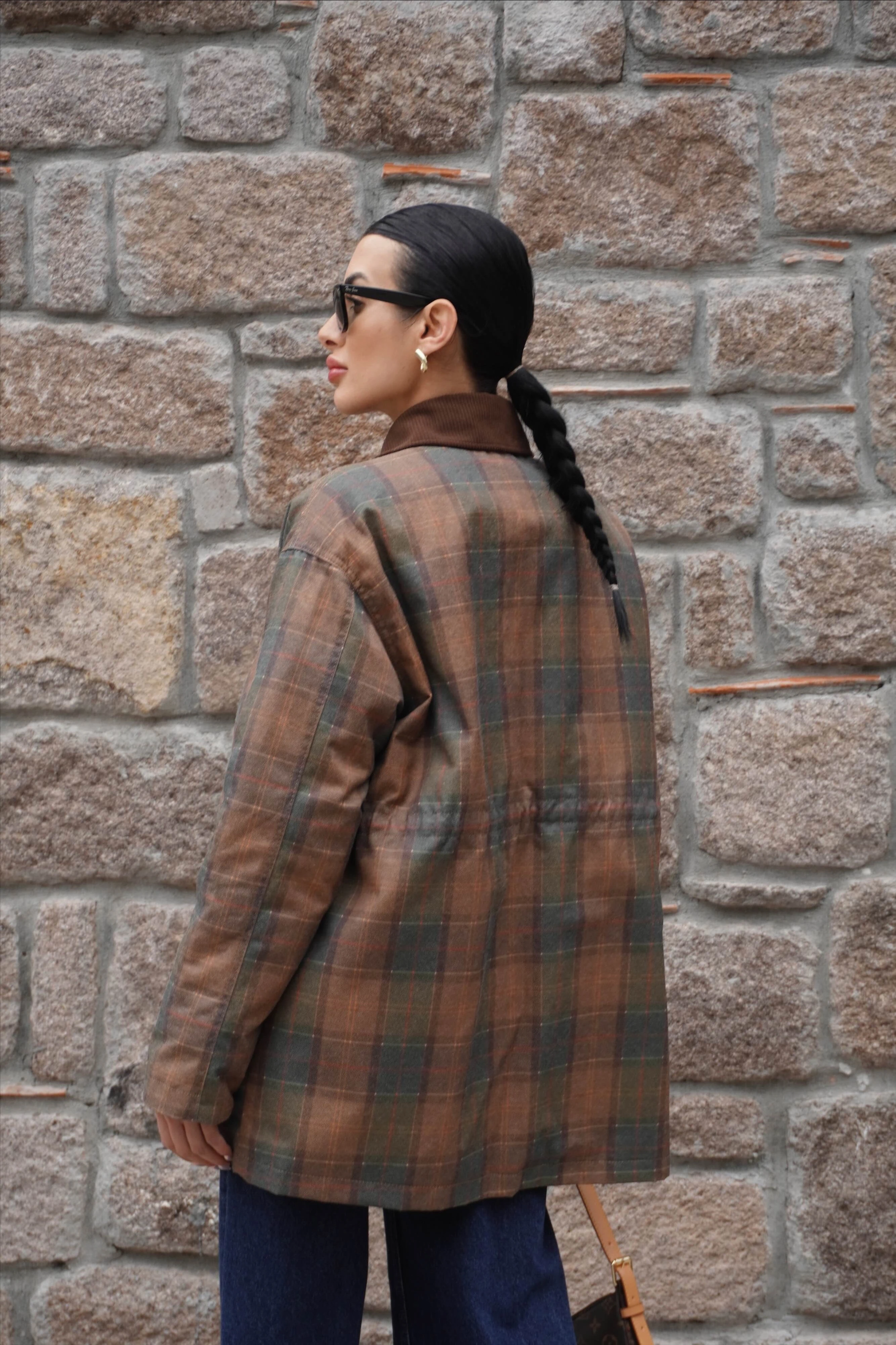 Belden Büzgülü İçi Kürklü Kısa Trenç 