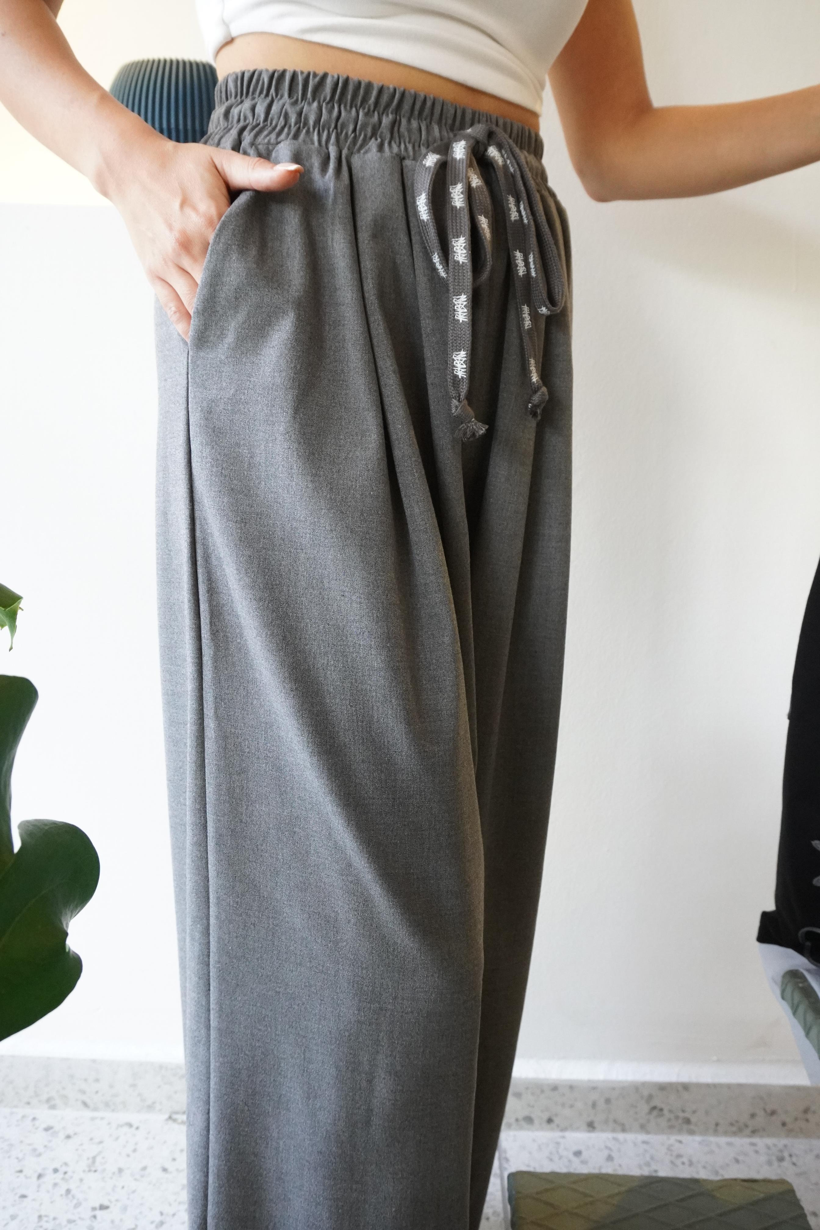 Beli Lastik Detaylı Geniş Paça Pantolon