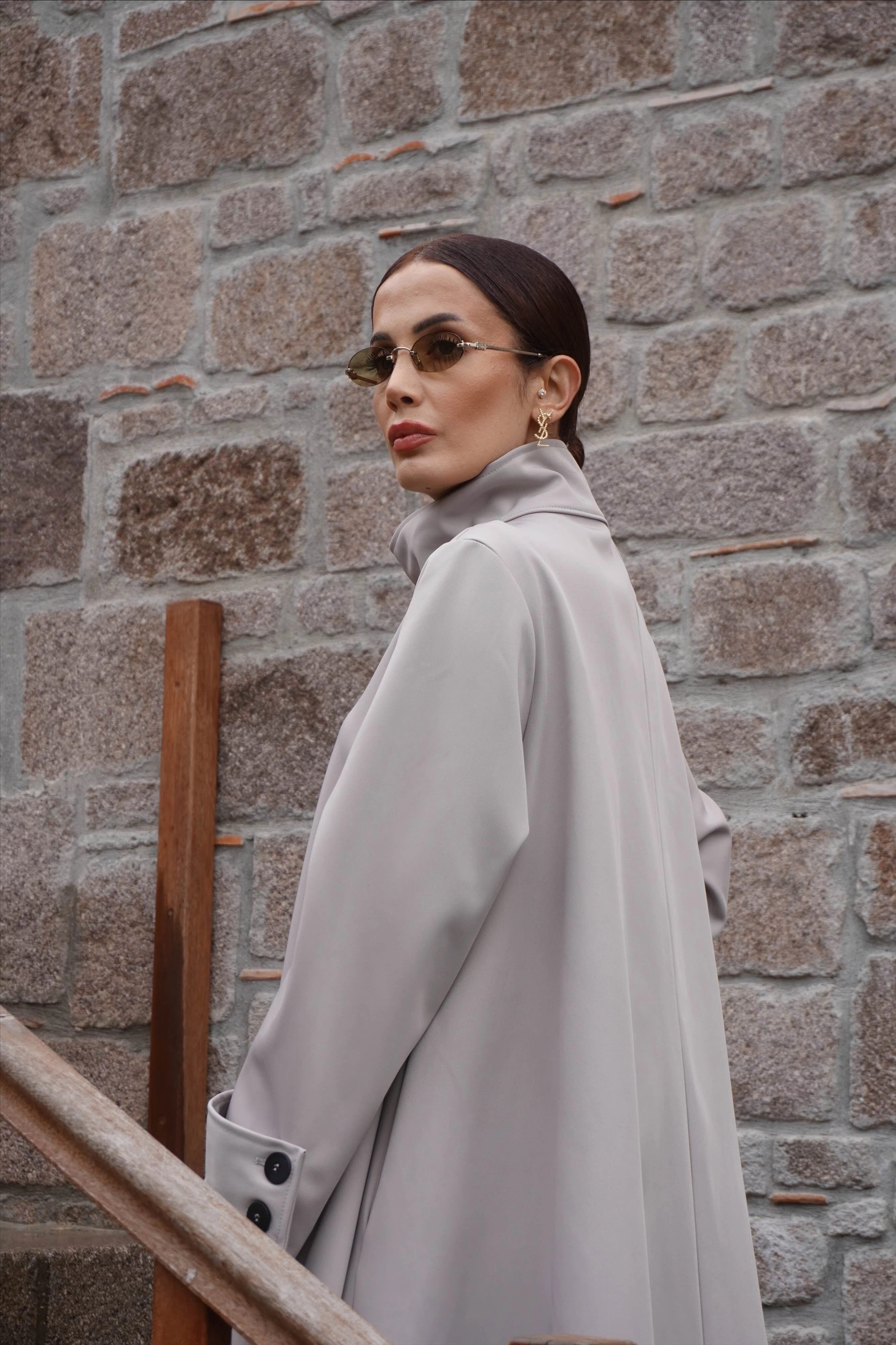 İthal Tasarım Asimetrik Kesim Taş Gri Trençkot