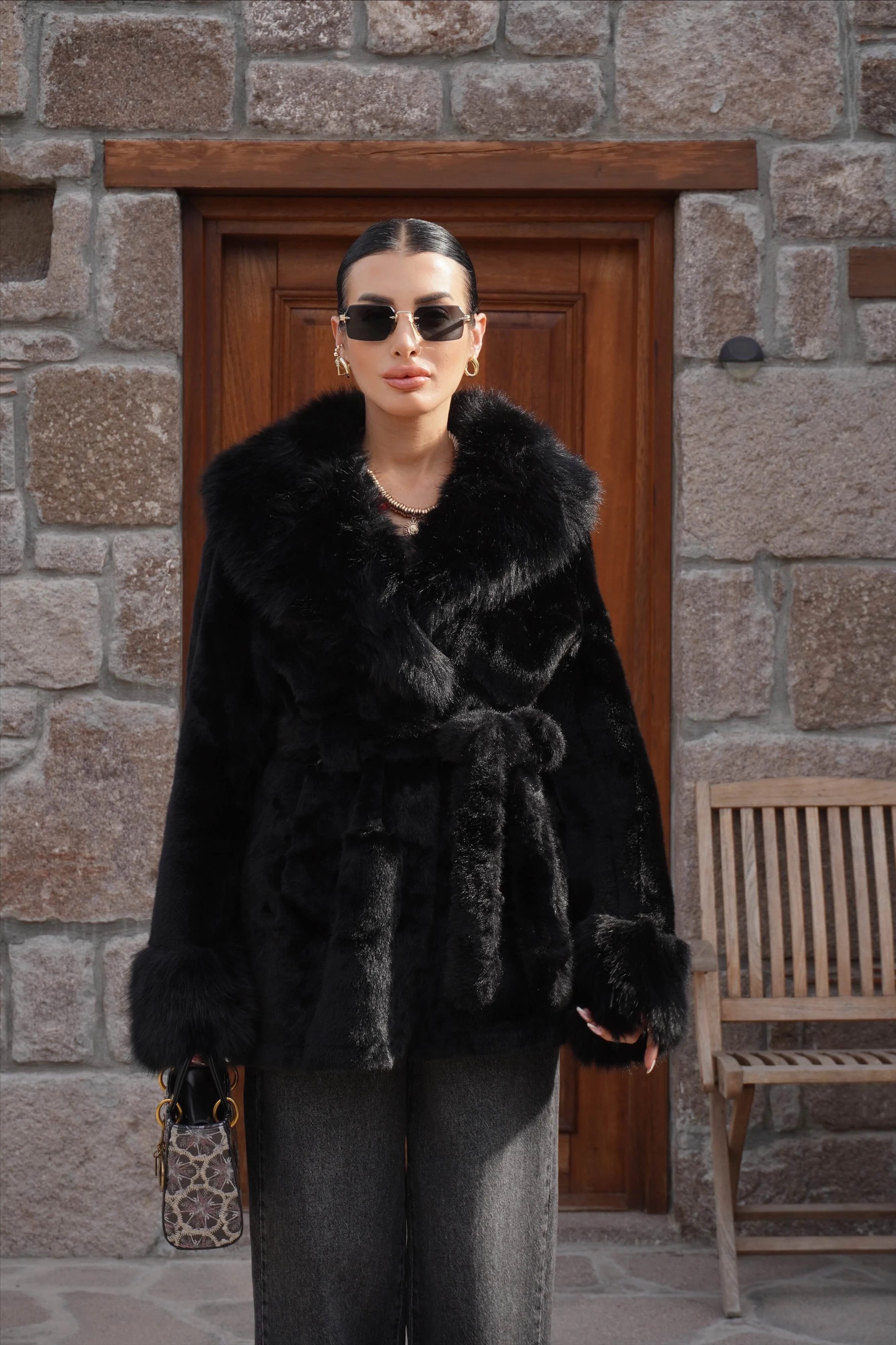 İthal Premium Kürk Yaka Siyah Peluş Kaban