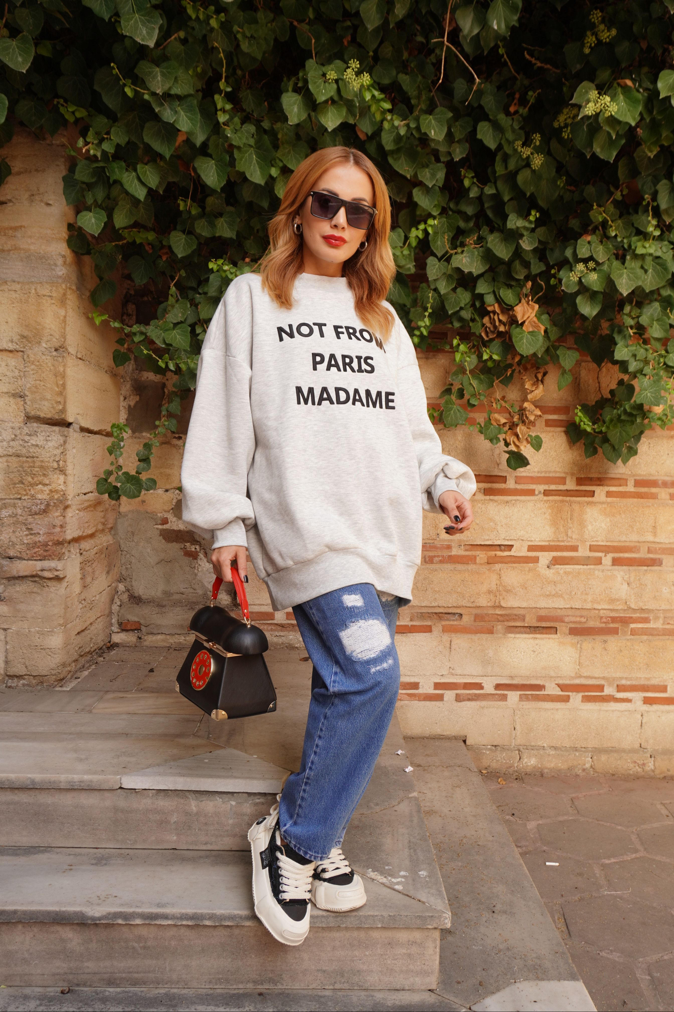 Nakışlı Yırtık Detaylı Mom Jean