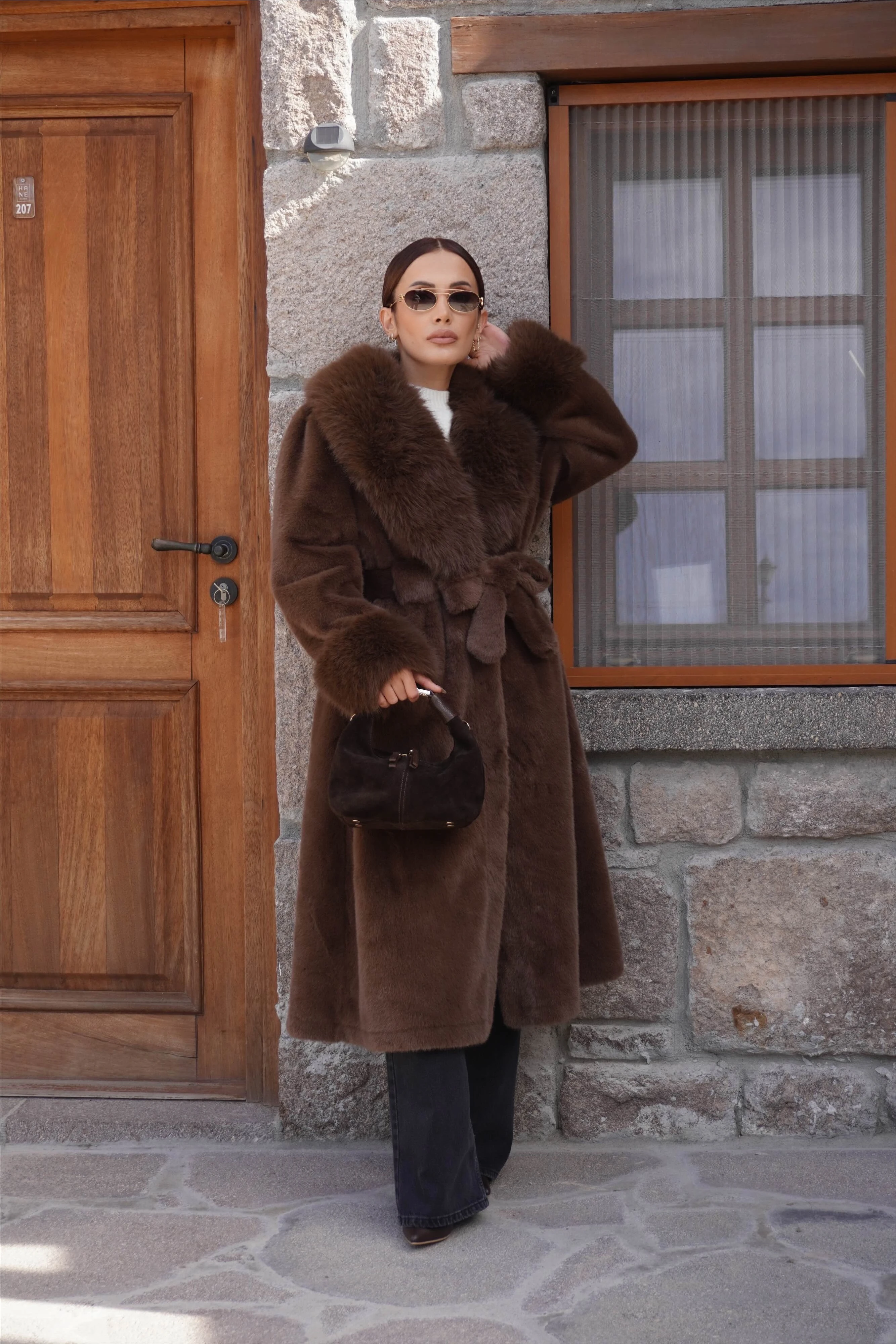 İthal Tasarım Premium Kürk Kol Yaka Detaylı Peluş Kaban 