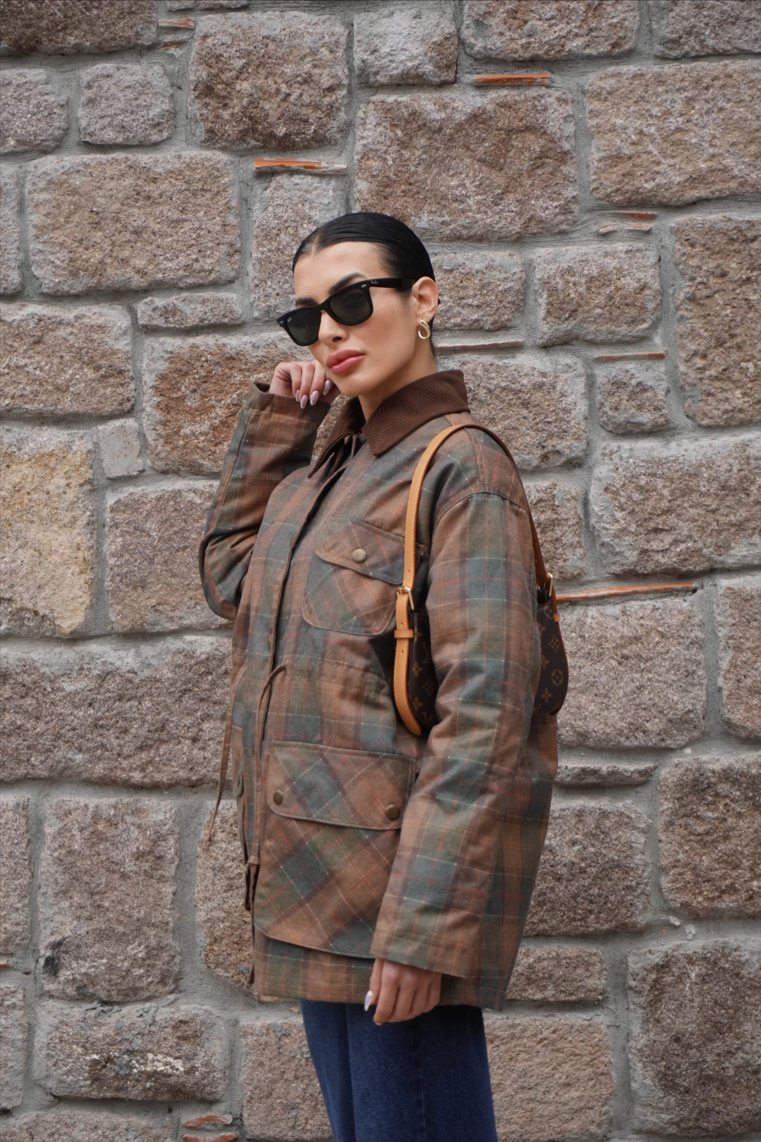 Belden Büzgülü İçi Kürklü Kısa Trenç 