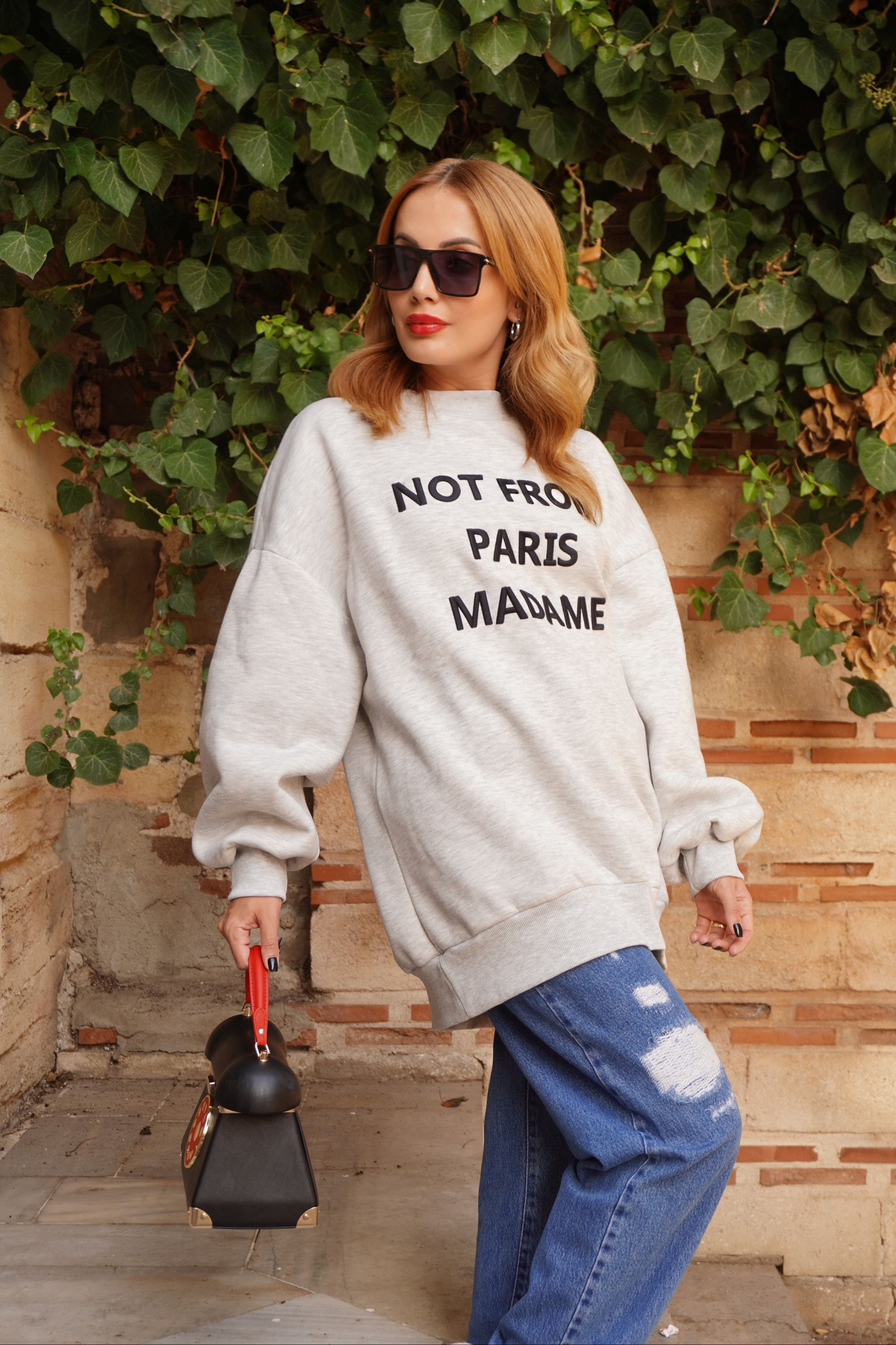 Nakış İşlemeli Oversize Şardonlu Sweat