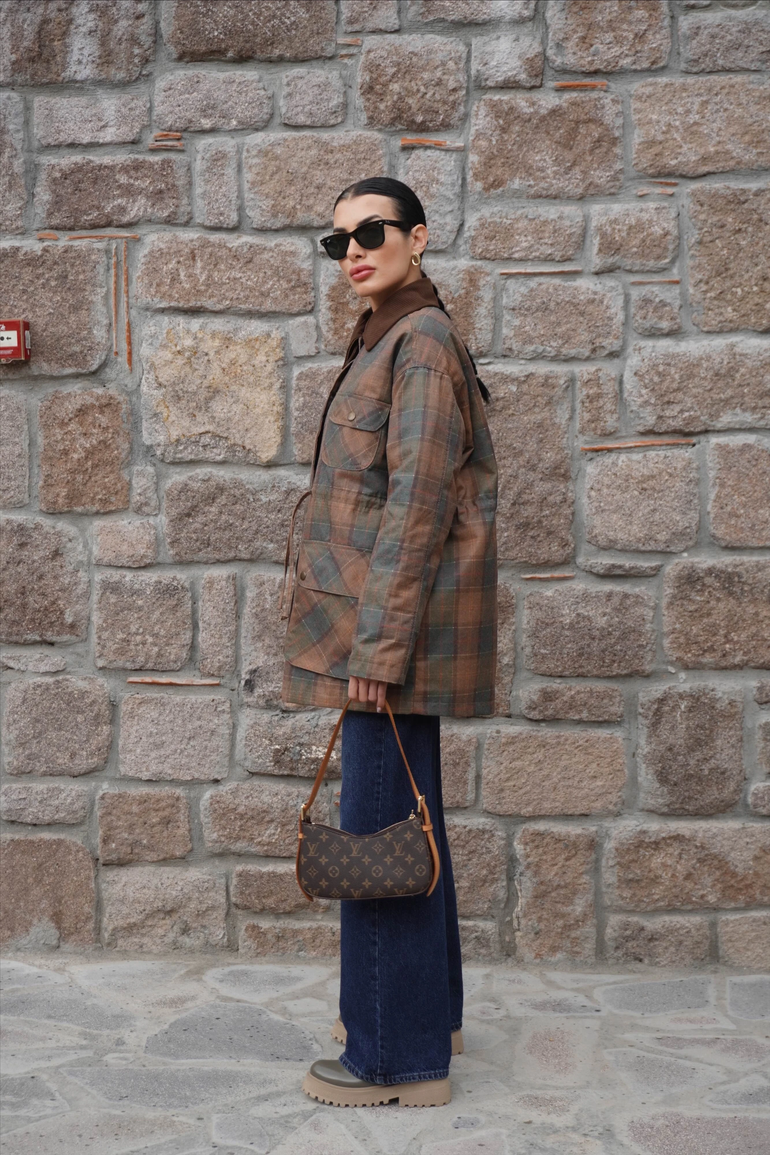 Belden Büzgülü İçi Kürklü Kısa Trenç 