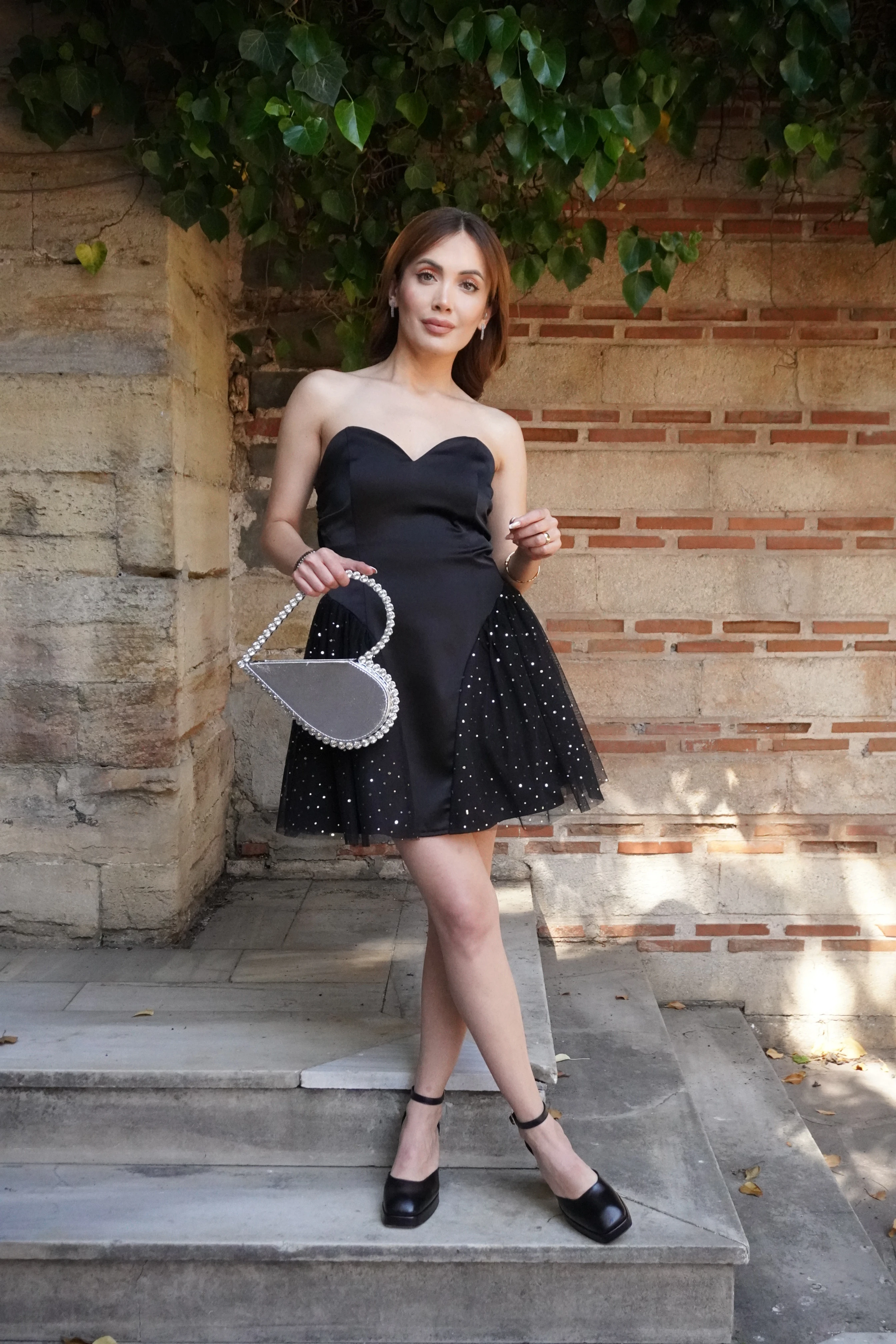 Kalp yaka saten gövde tül etek mini elbise