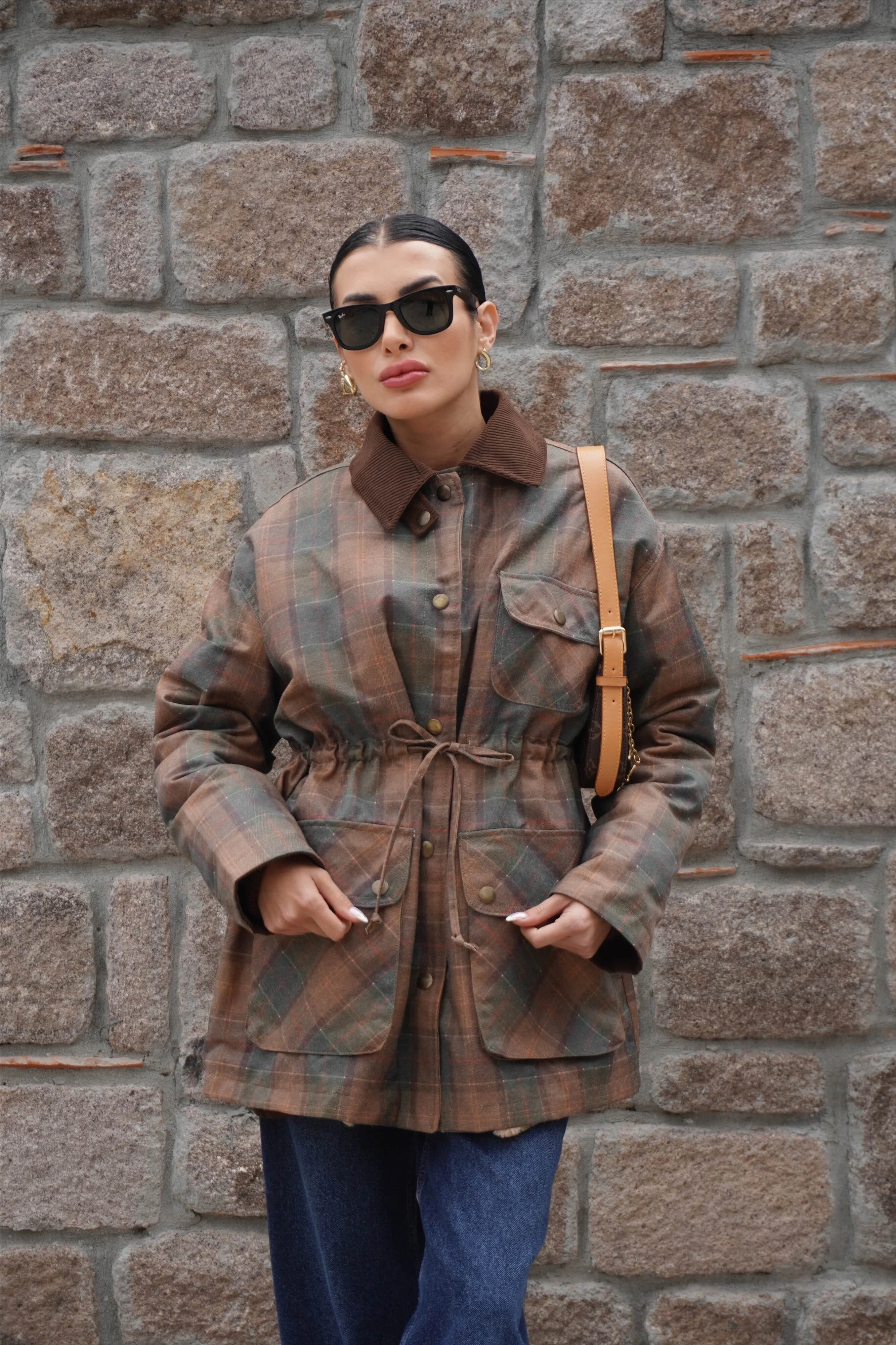 Belden Büzgülü İçi Kürklü Kısa Trenç 