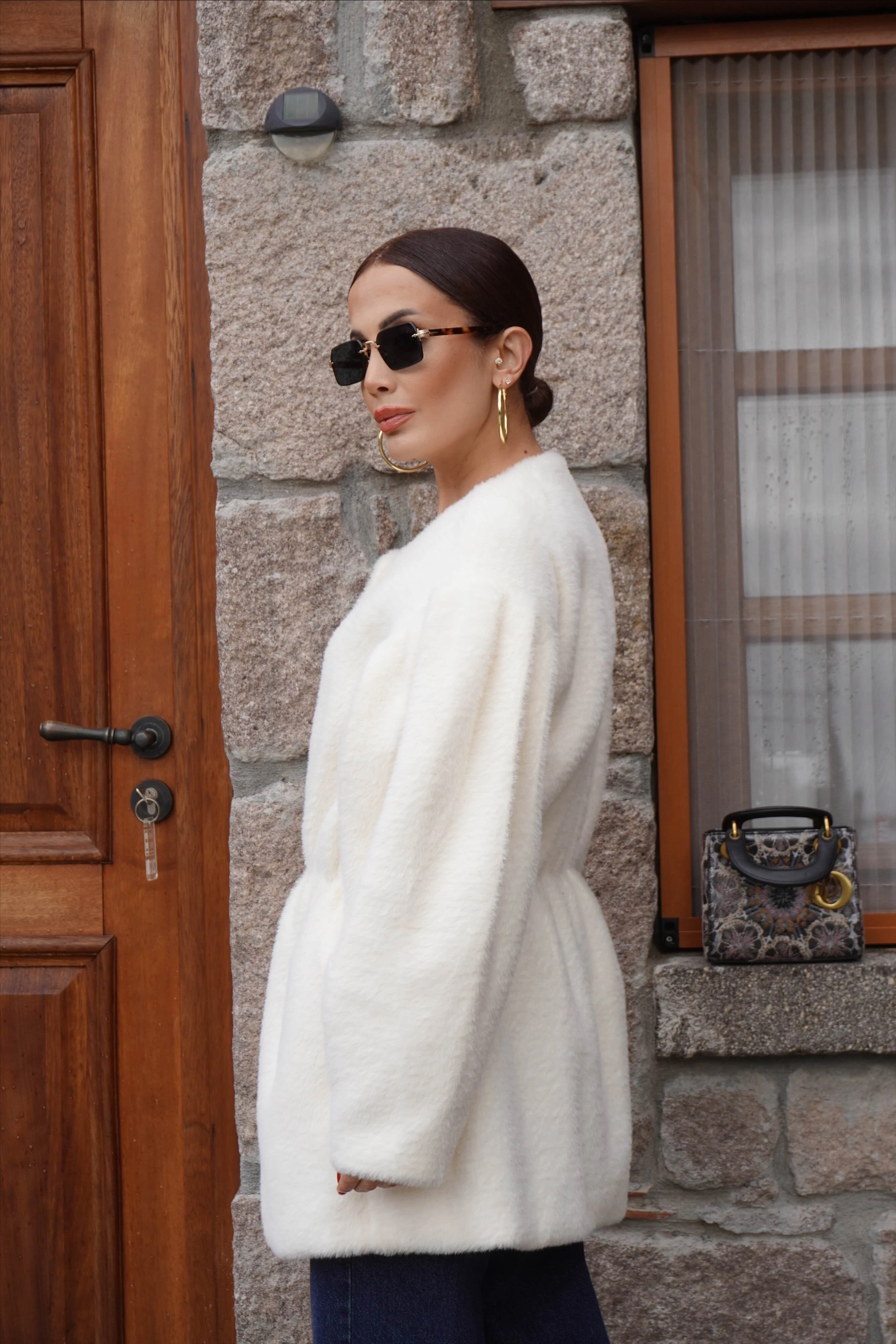 Gold Düğme Detaylı Bel Oturtmalı Kürklü Mini Ekru Kaban 