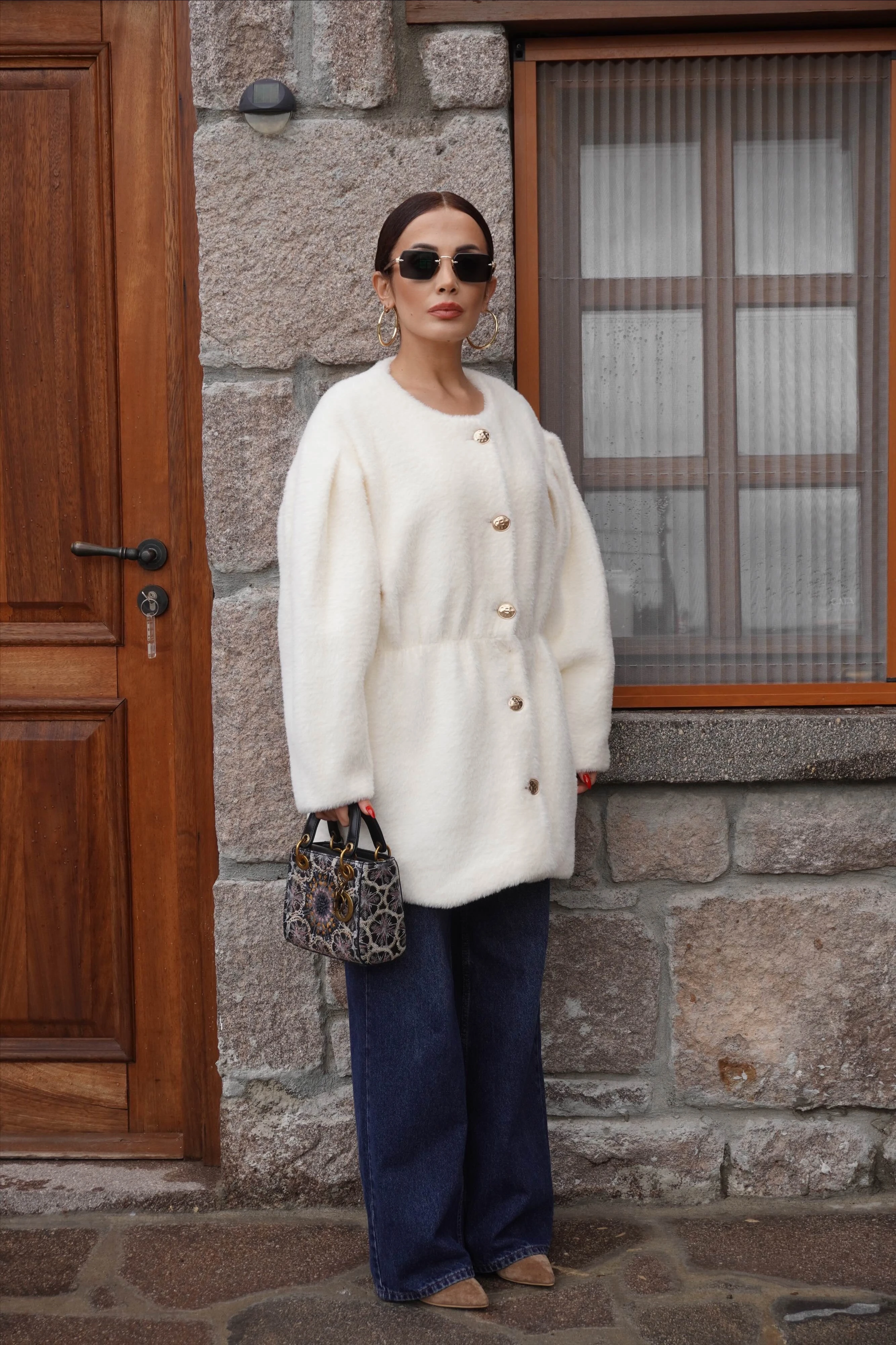 Gold Düğme Detaylı Bel Oturtmalı Kürklü Mini Ekru Kaban 