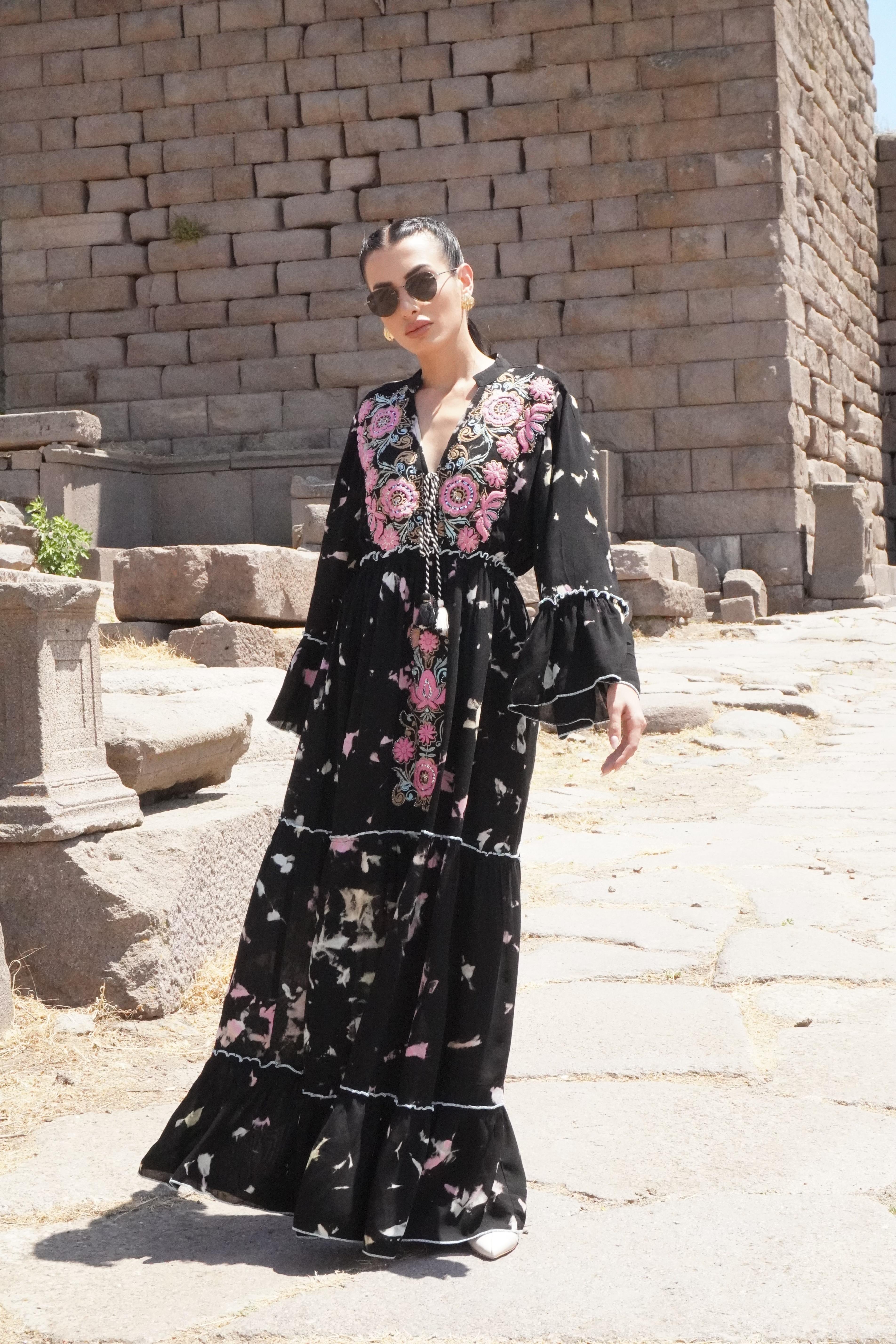 İthal Tasarım Nakışlı Siyah Maxi Elbise 