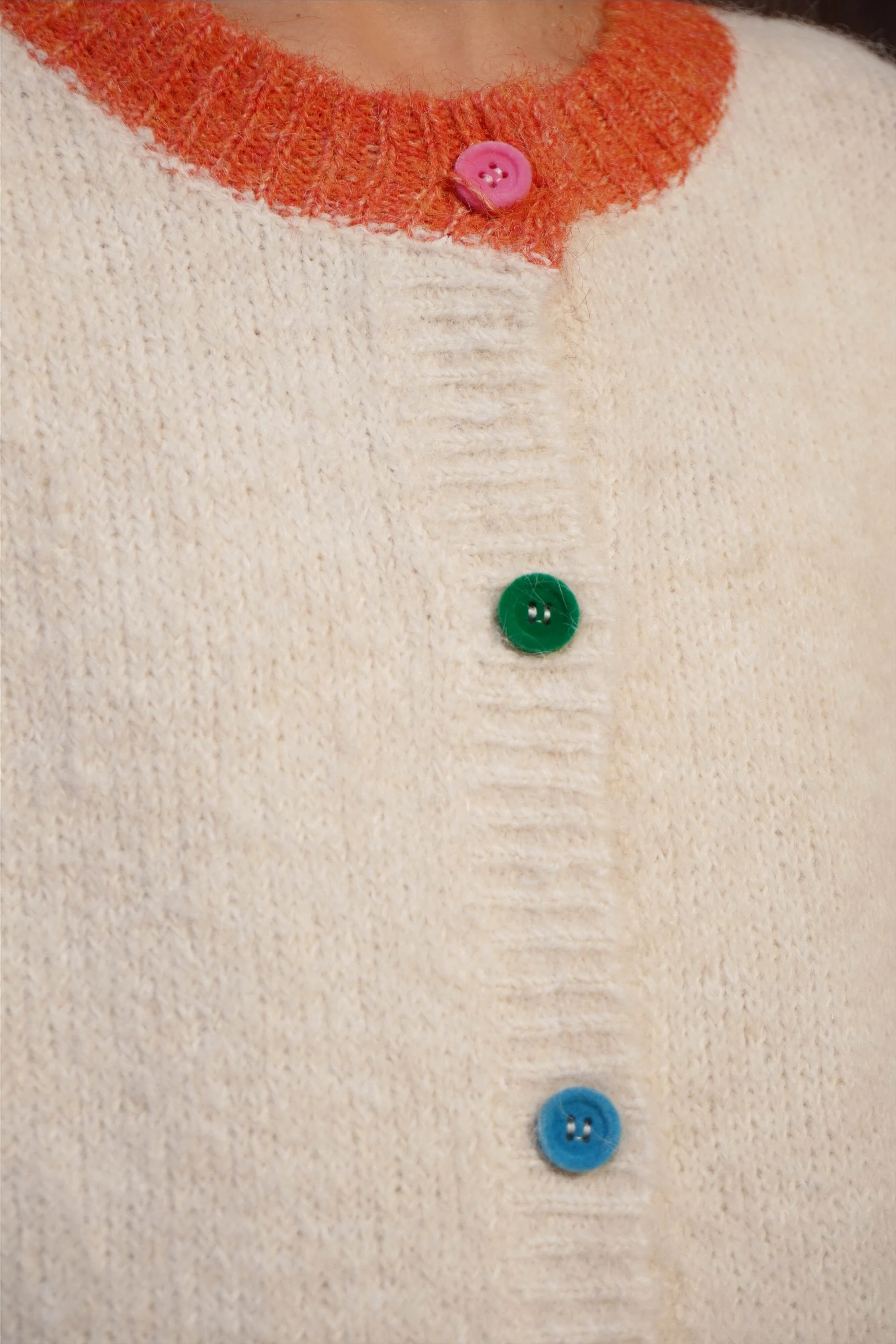 Renk Detaylı Taş Triko Hırka