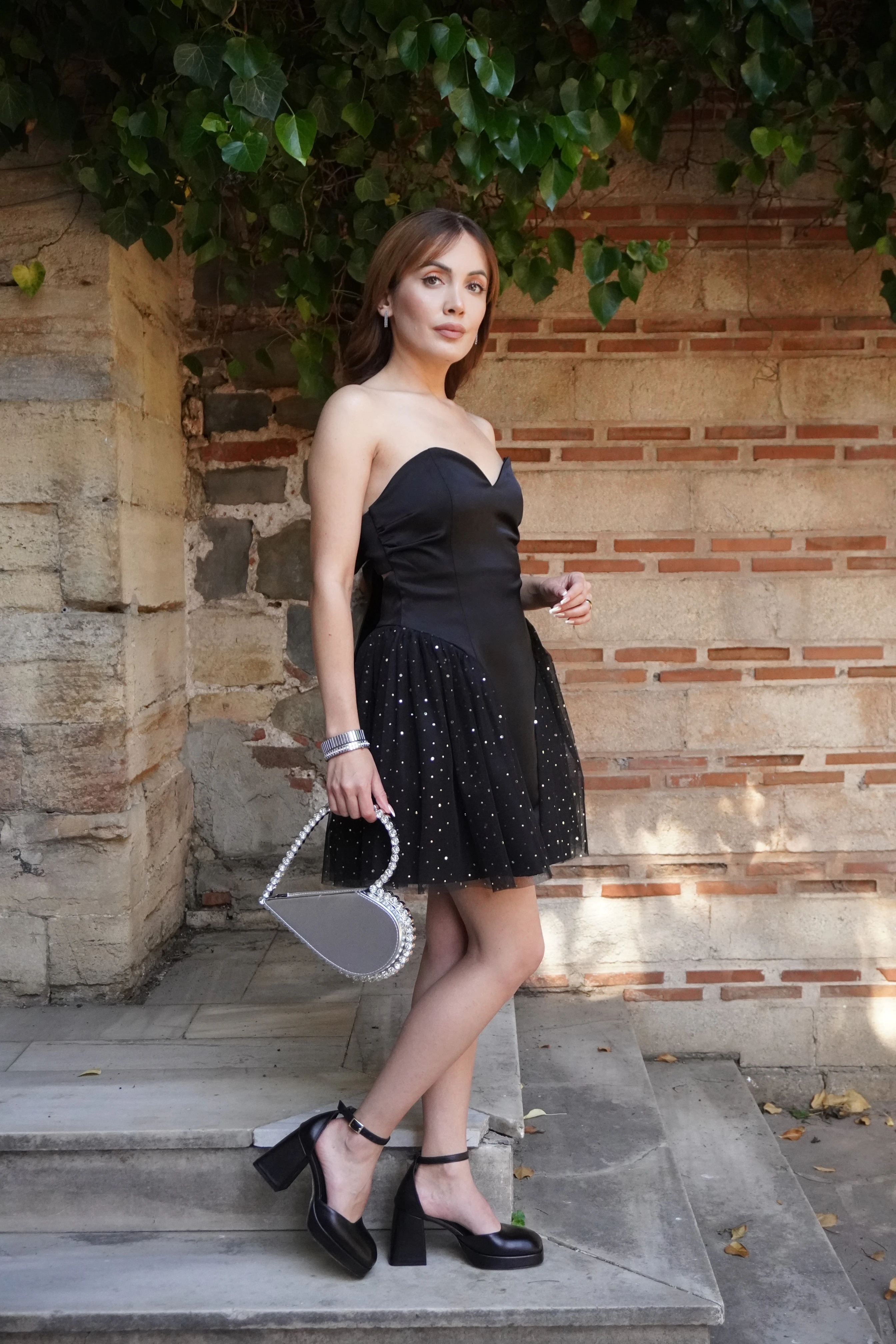 Kalp yaka saten gövde tül etek mini elbise