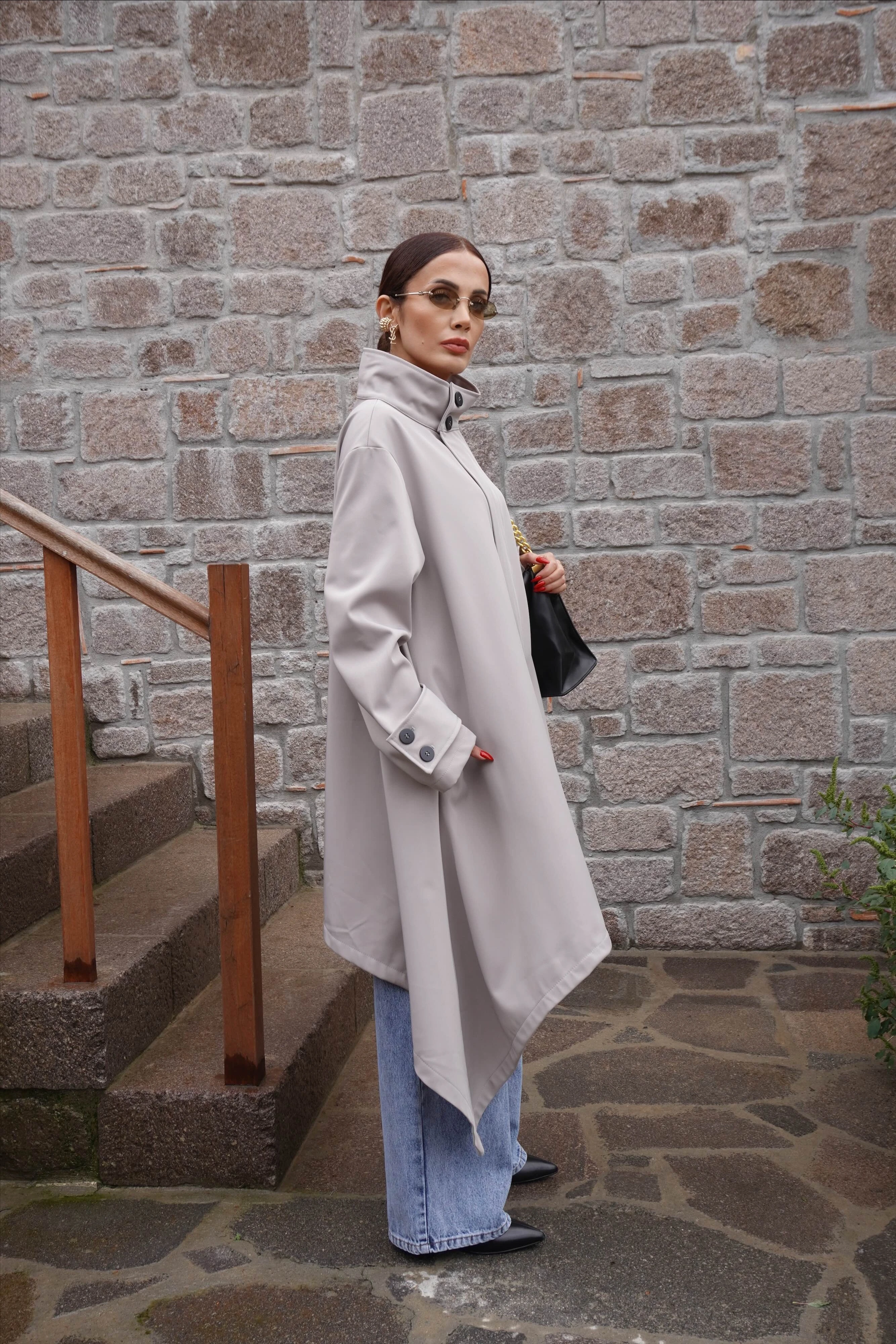 İthal Tasarım Asimetrik Kesim Taş Gri Trençkot