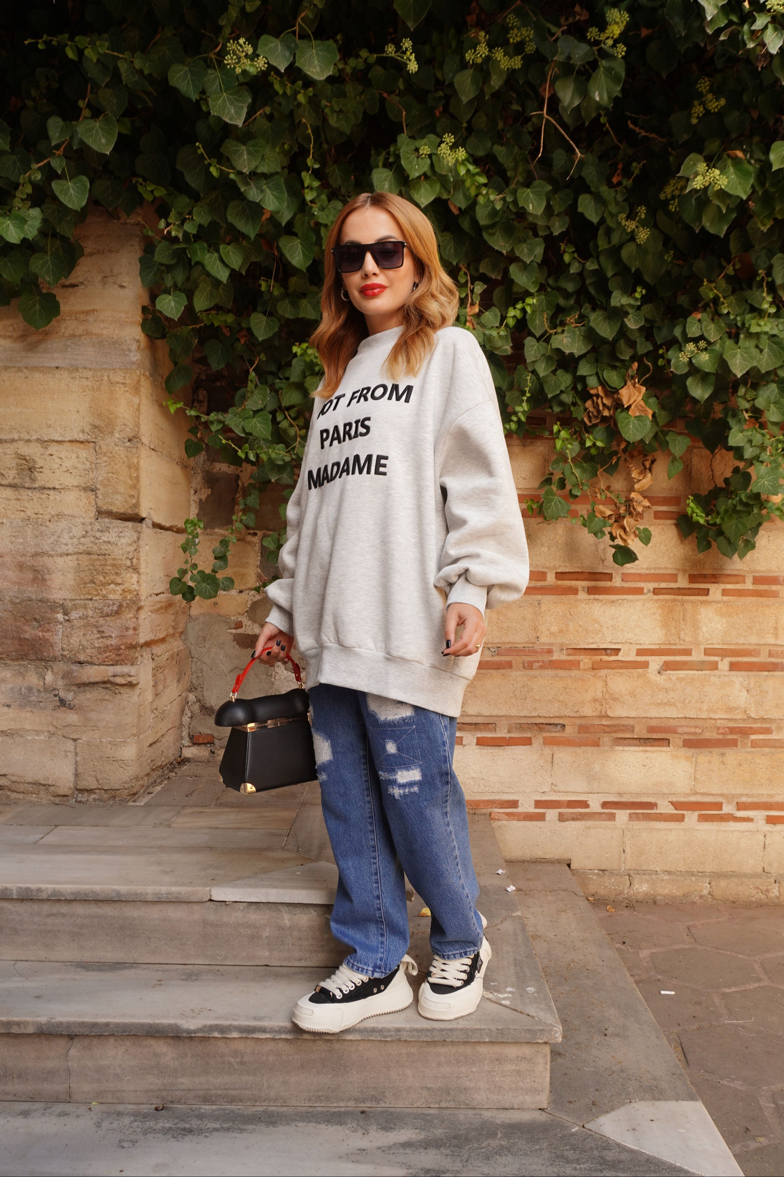 Nakış İşlemeli Oversize Şardonlu Sweat