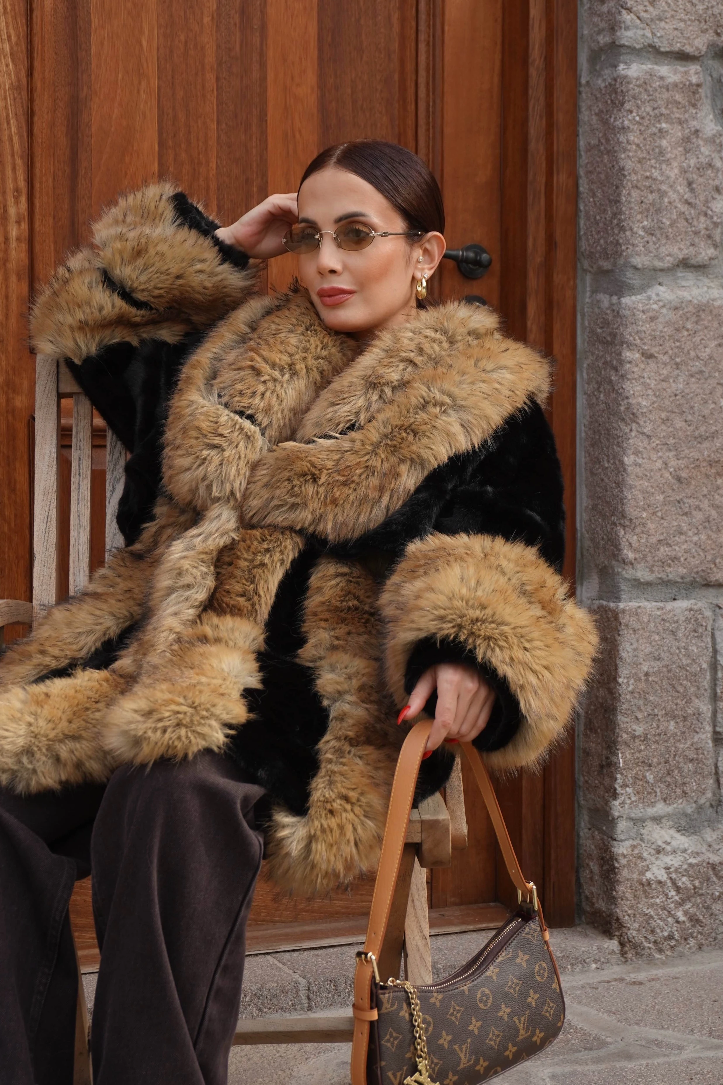 İthal Premium Siyah Şeritli Kürk