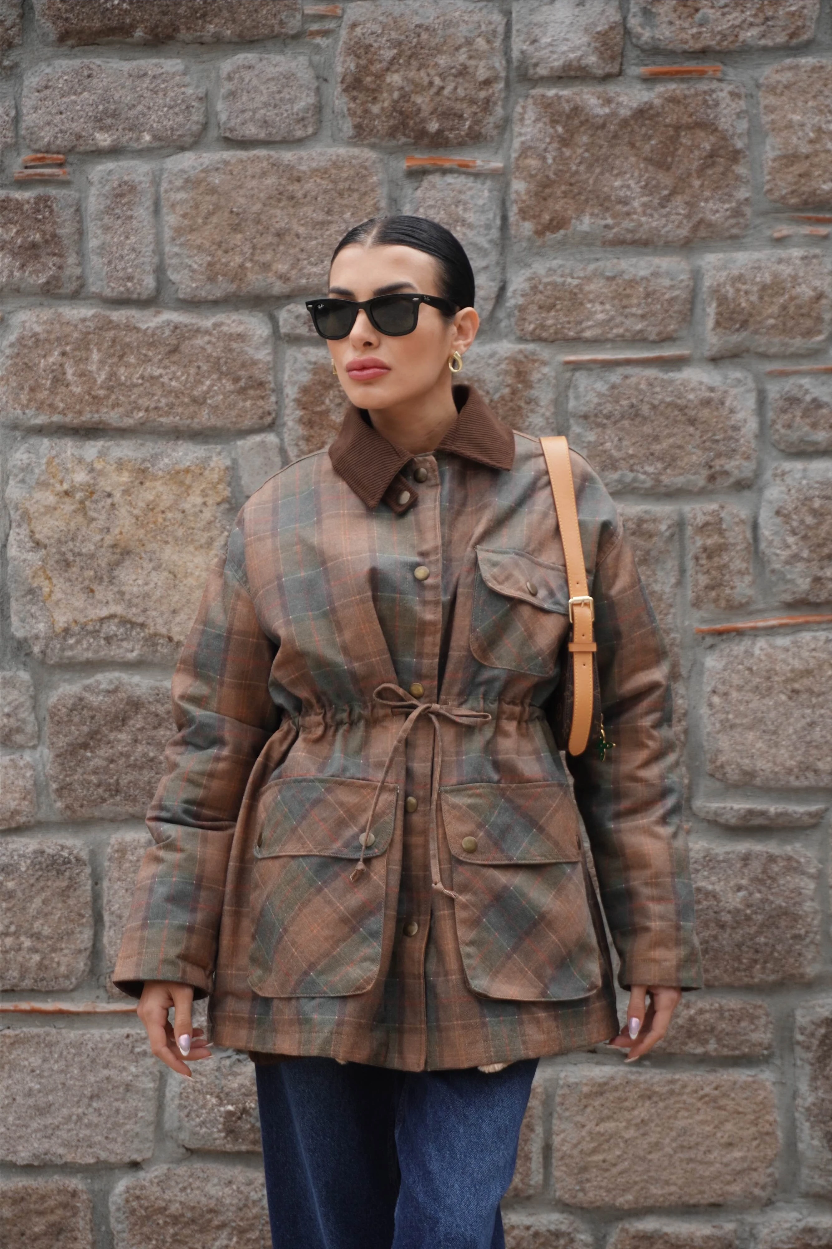 Belden Büzgülü İçi Kürklü Kısa Trenç 