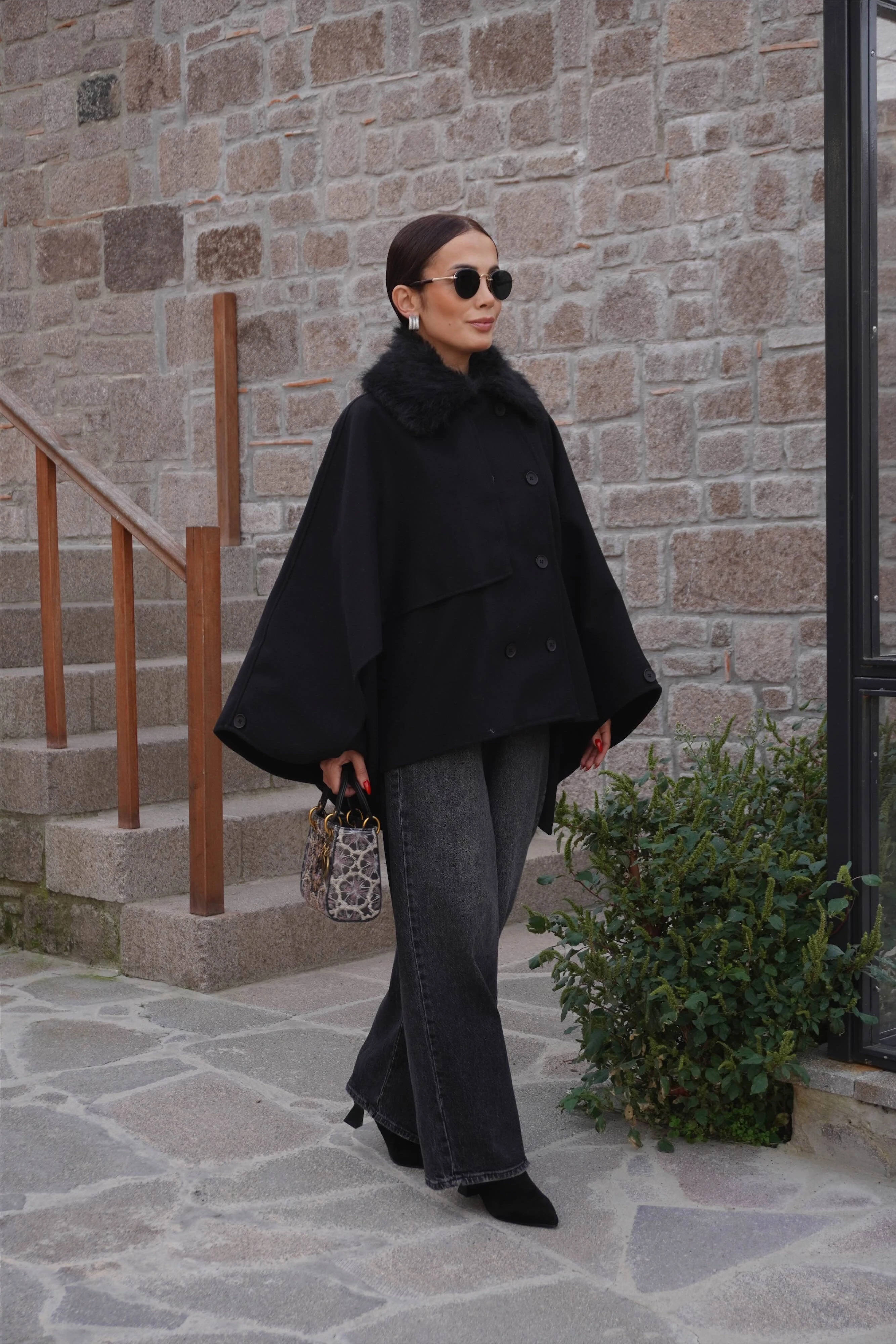 Portatif Kürk Yaka Kaşe Siyah Panço