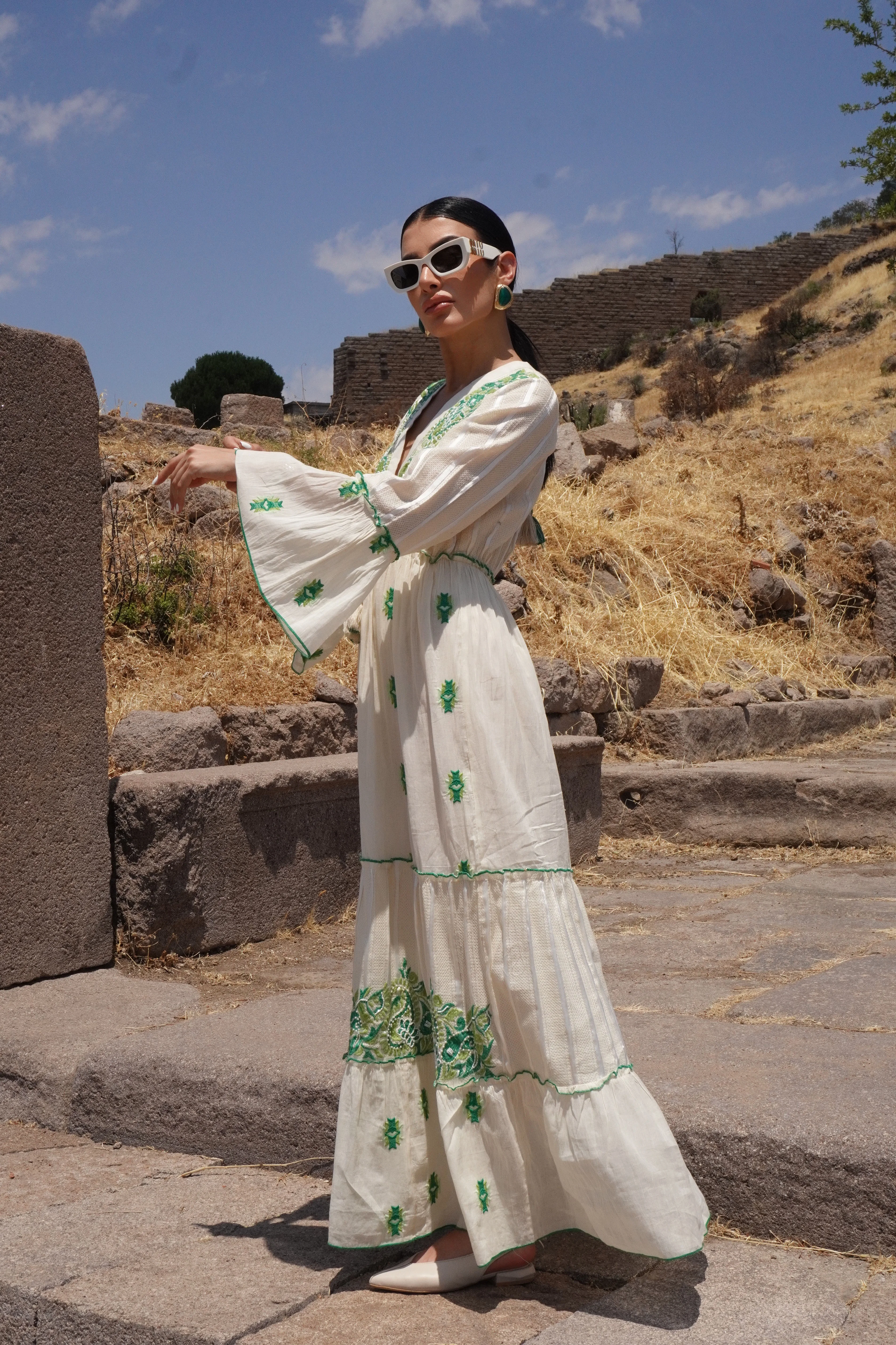 İthal Tasarım Yeşil Nakış Motifli Maxi Elbise