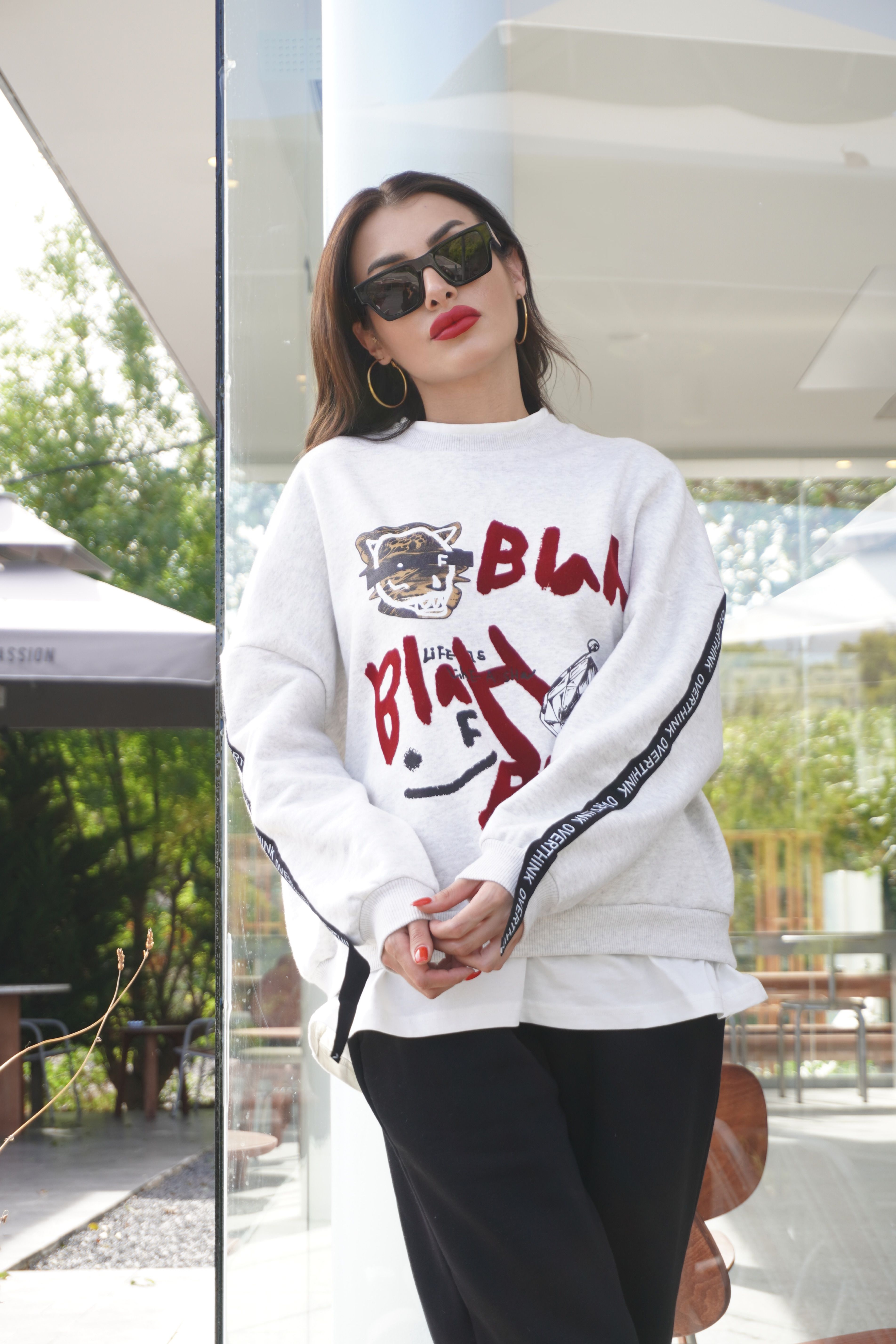 Tişört Detaylı Yazı Baskılı Tasarım Sweatshirt