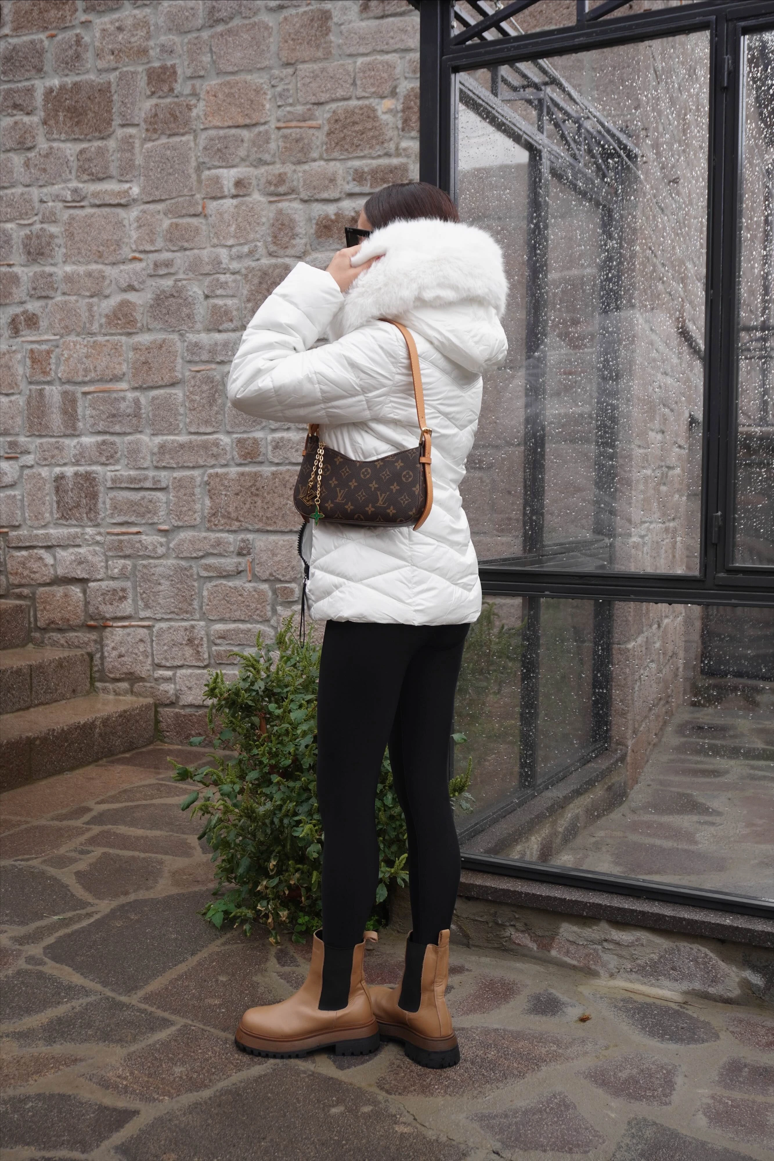 Kürk Yaka Beyaz Şişme Mont