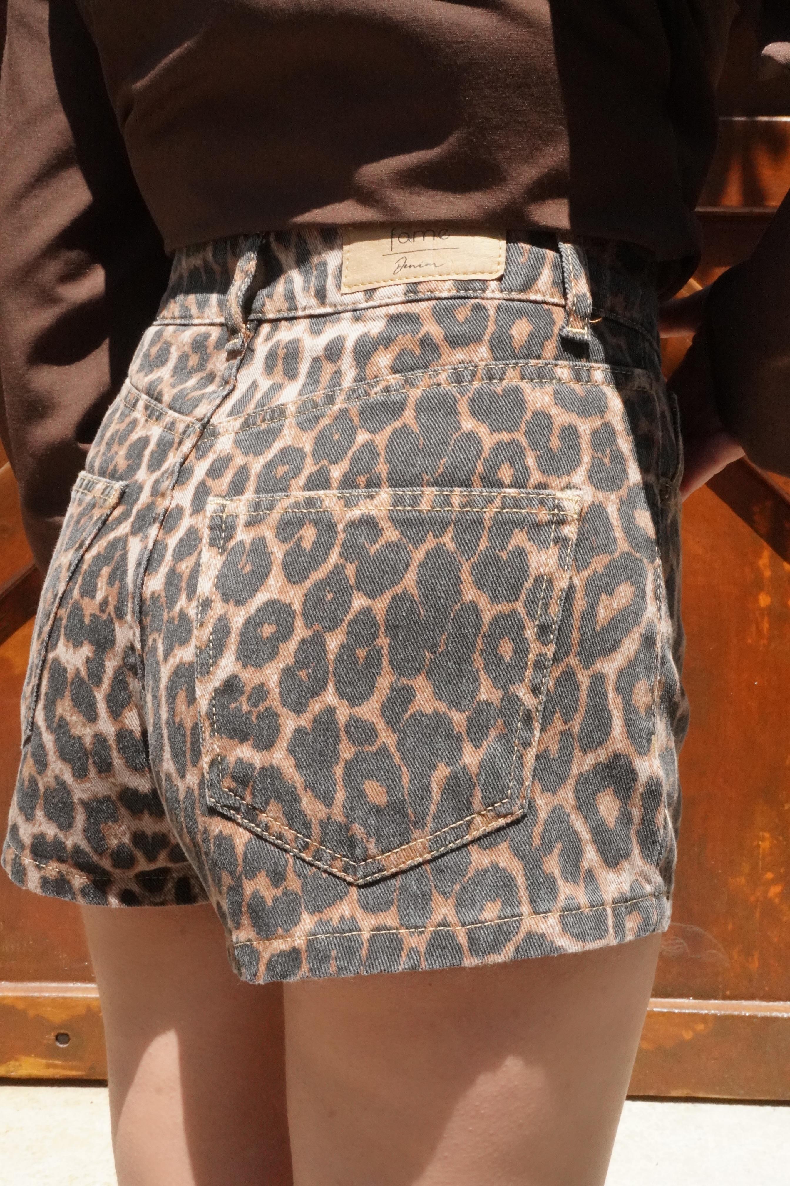 Yüksek Bel Leopar Desen Denim Şort