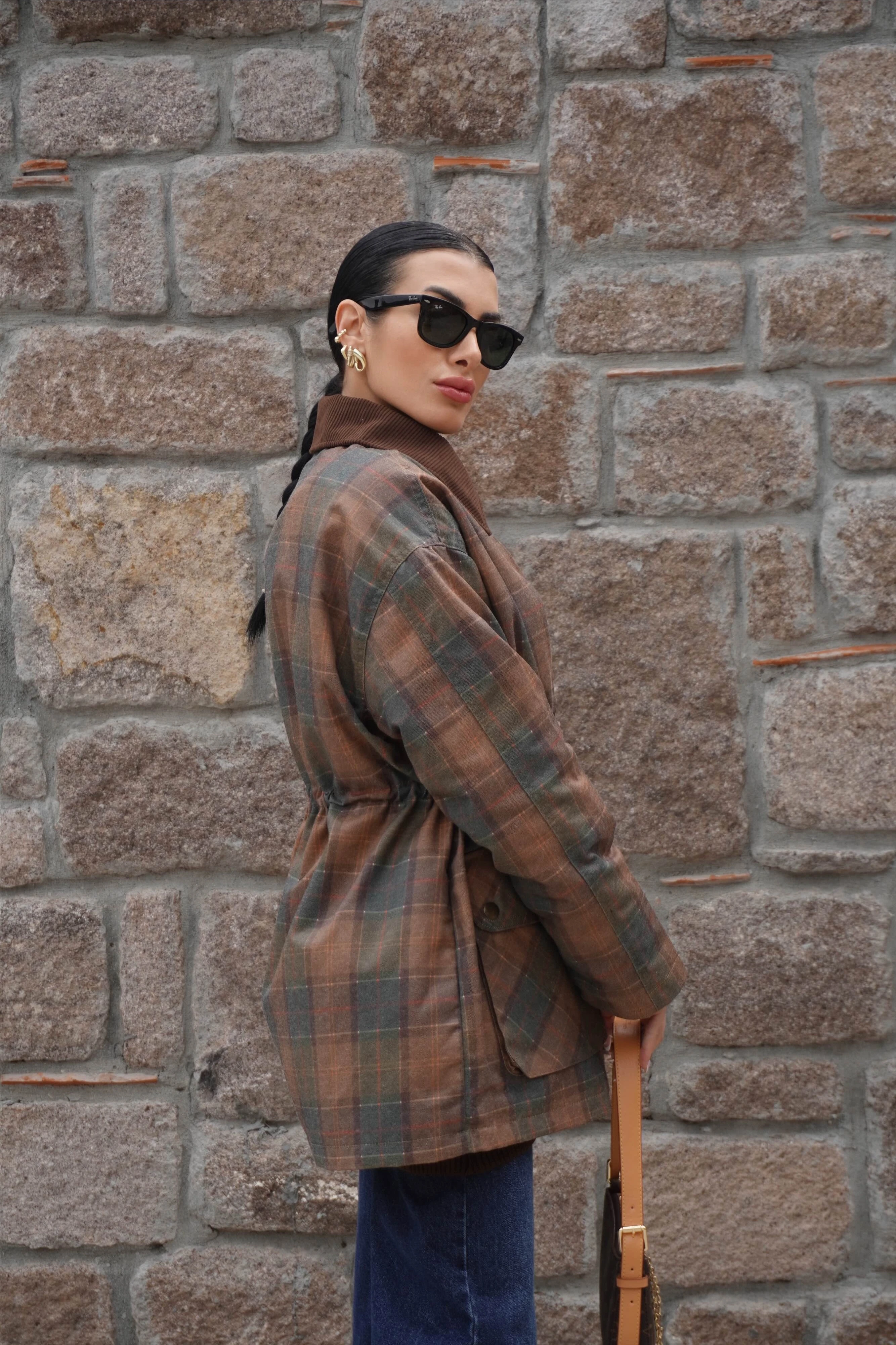 Belden Büzgülü İçi Kürklü Kısa Trenç 