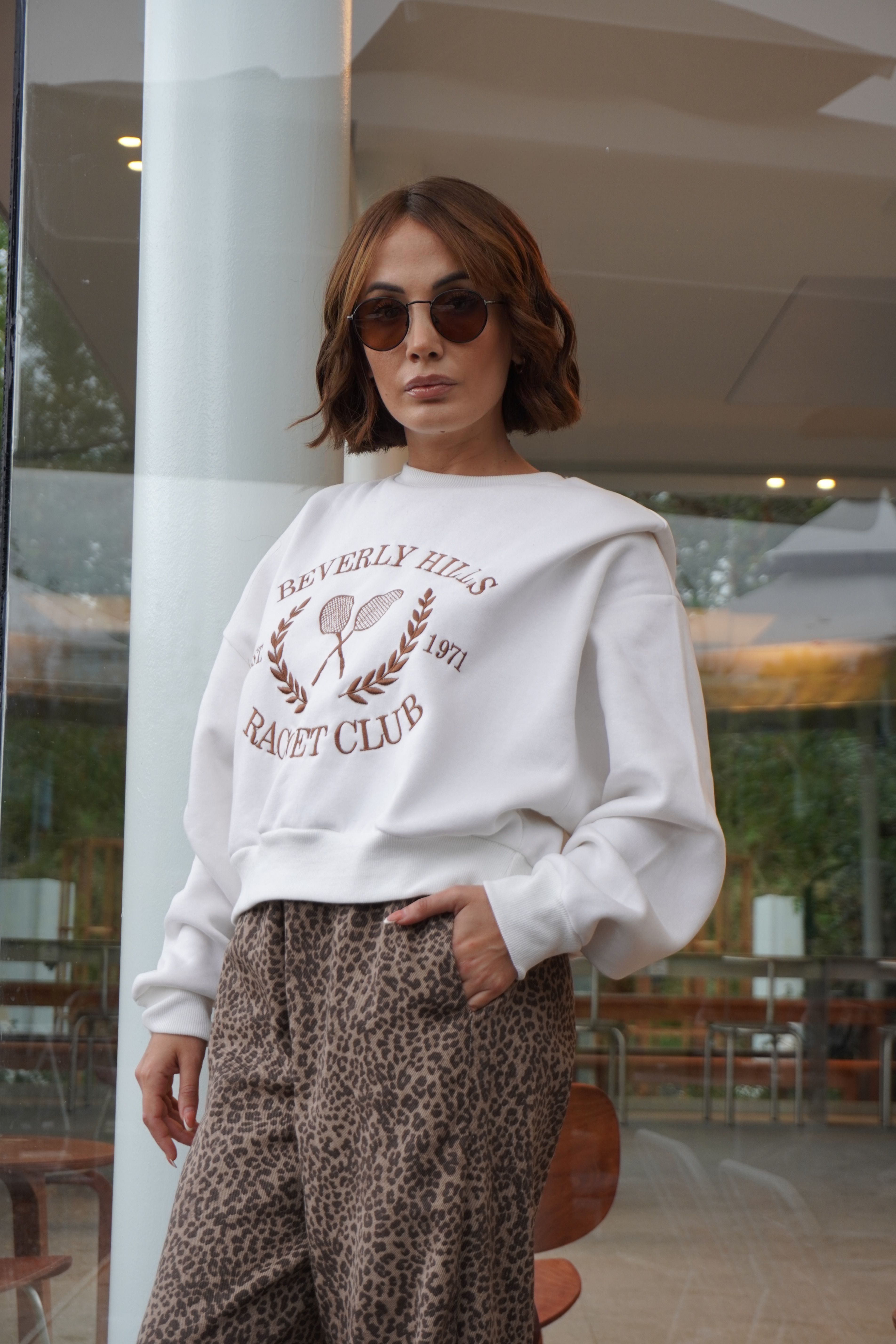 Ekru Nakış Detaylı Sweatshirt