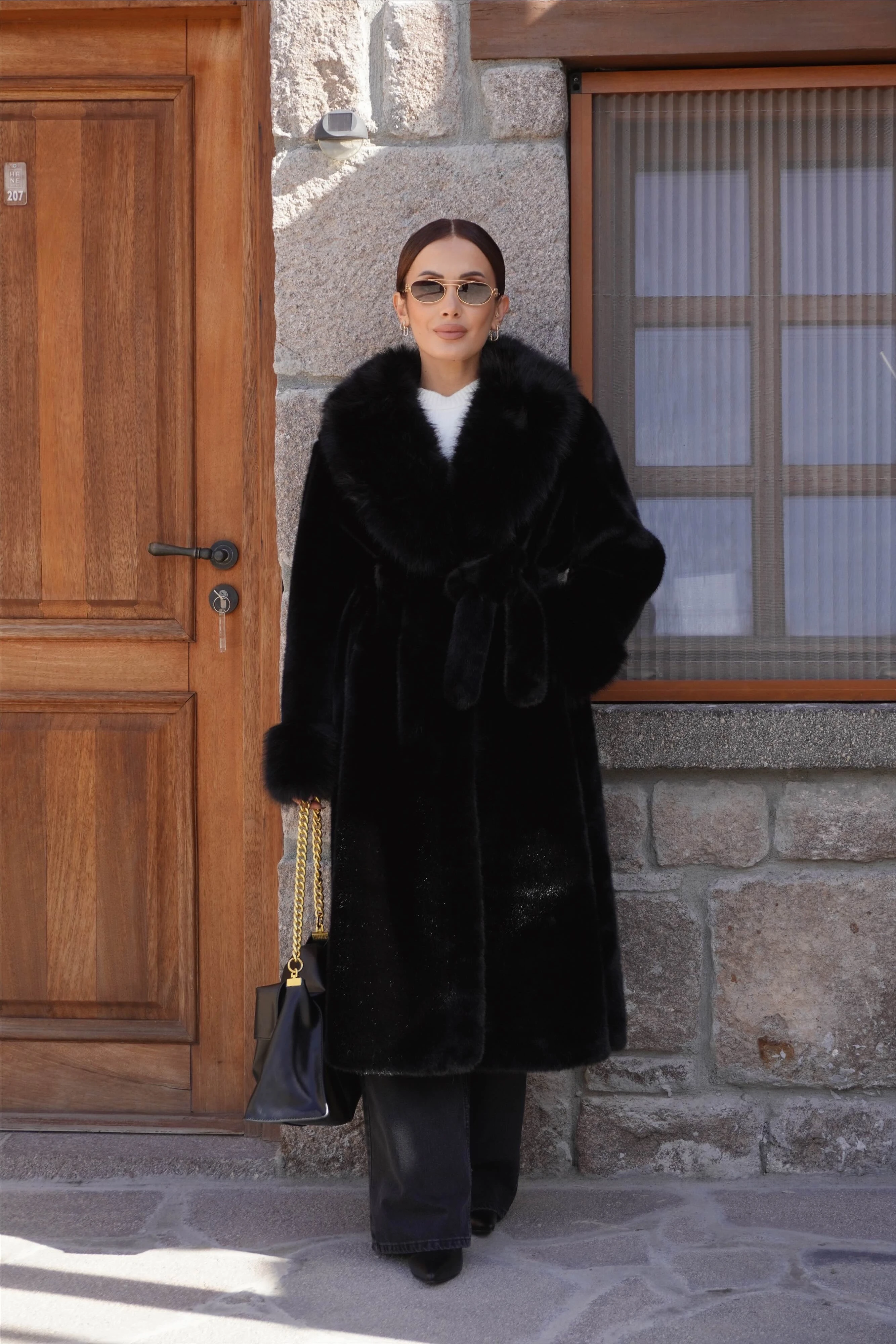 İthal Tasarım Premium Kürk Kol Yaka Detaylı Siyah Peluş Kaban