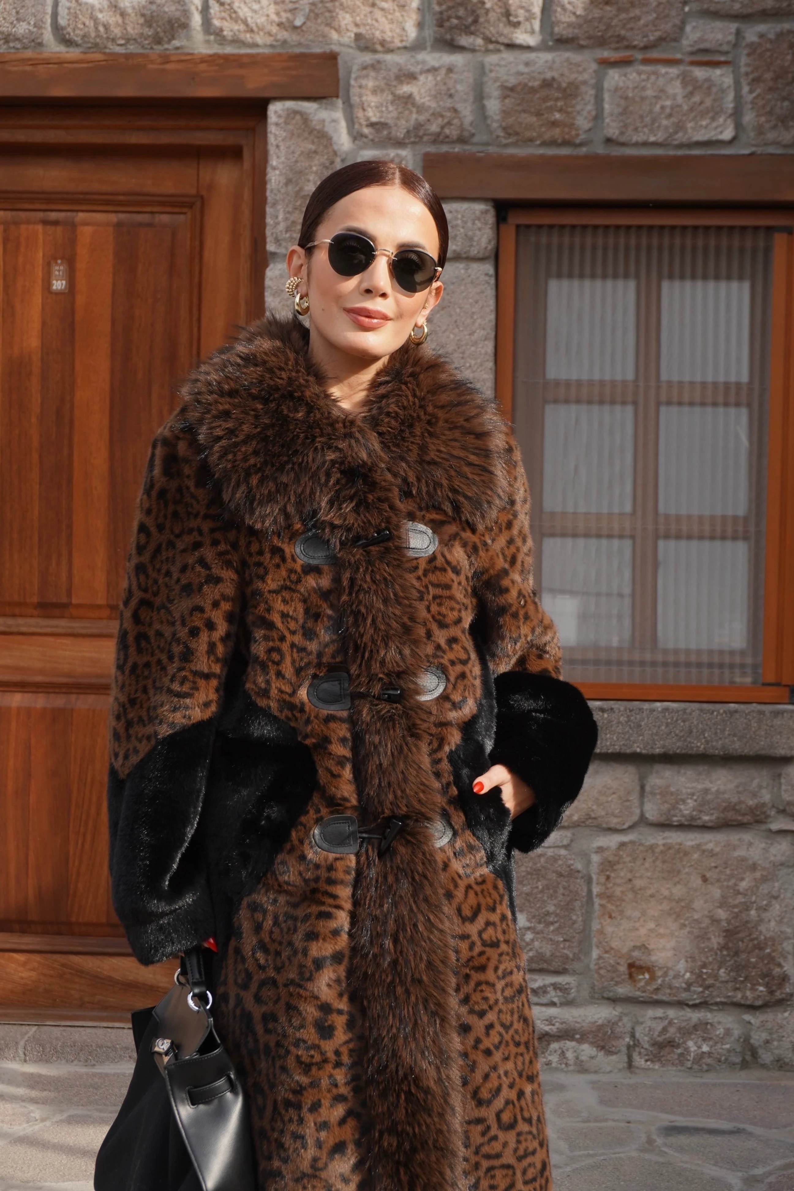 İthal Tasarım Leopar Desen Kürk Şeritli Peluş Kaban 