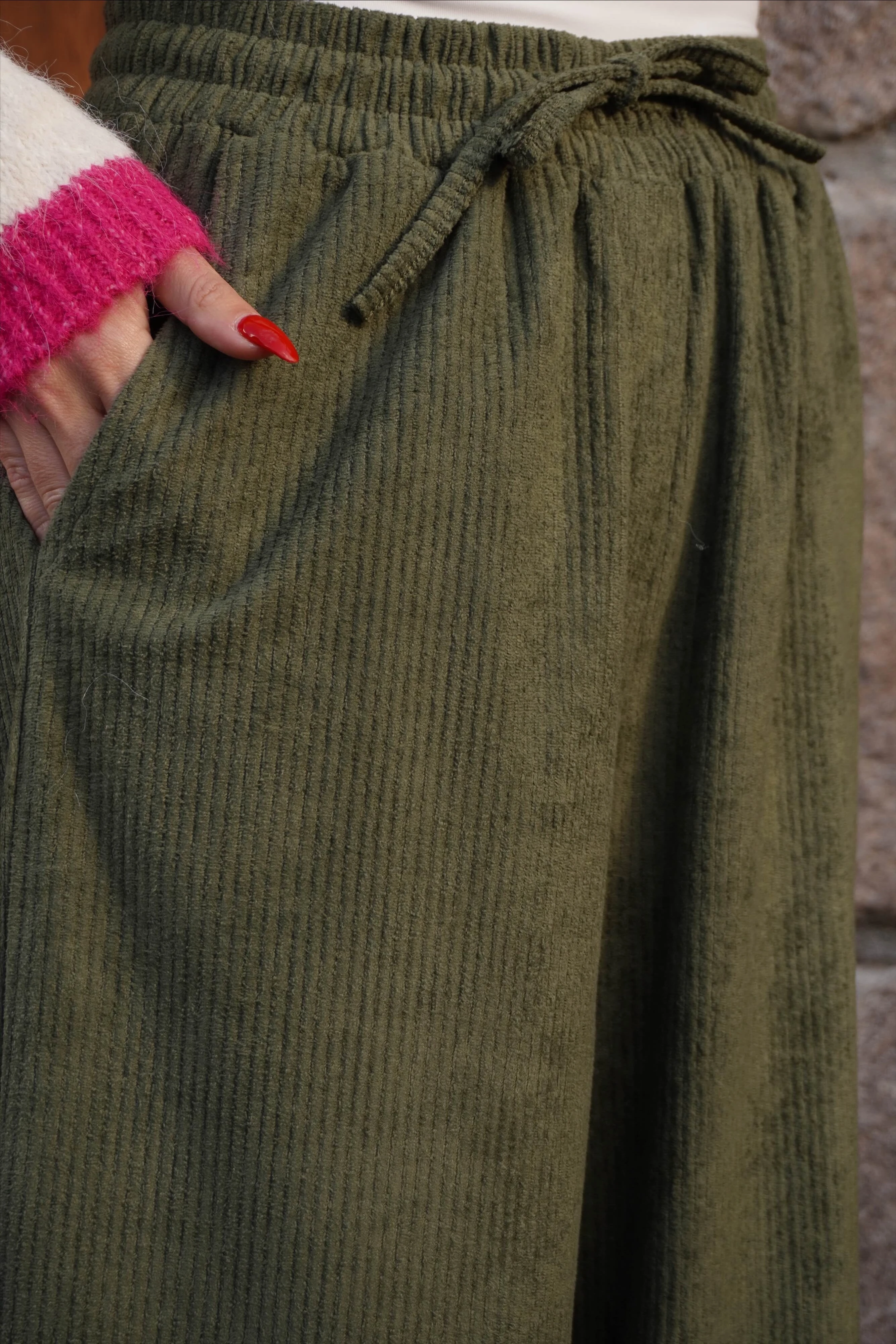 Beli Lastikli Fitilli Haki Kadife Pantolon