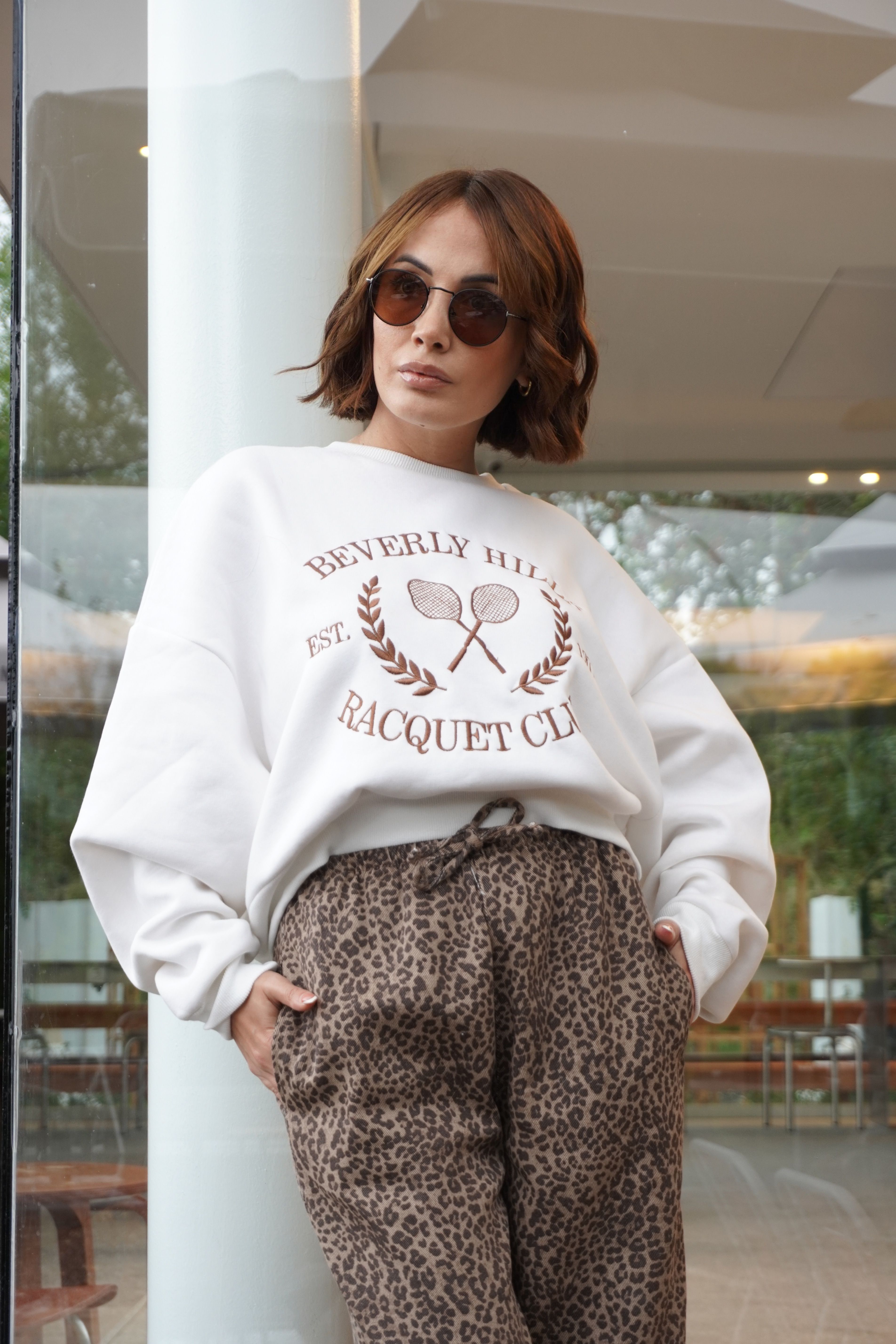 Ekru Nakış Detaylı Sweatshirt