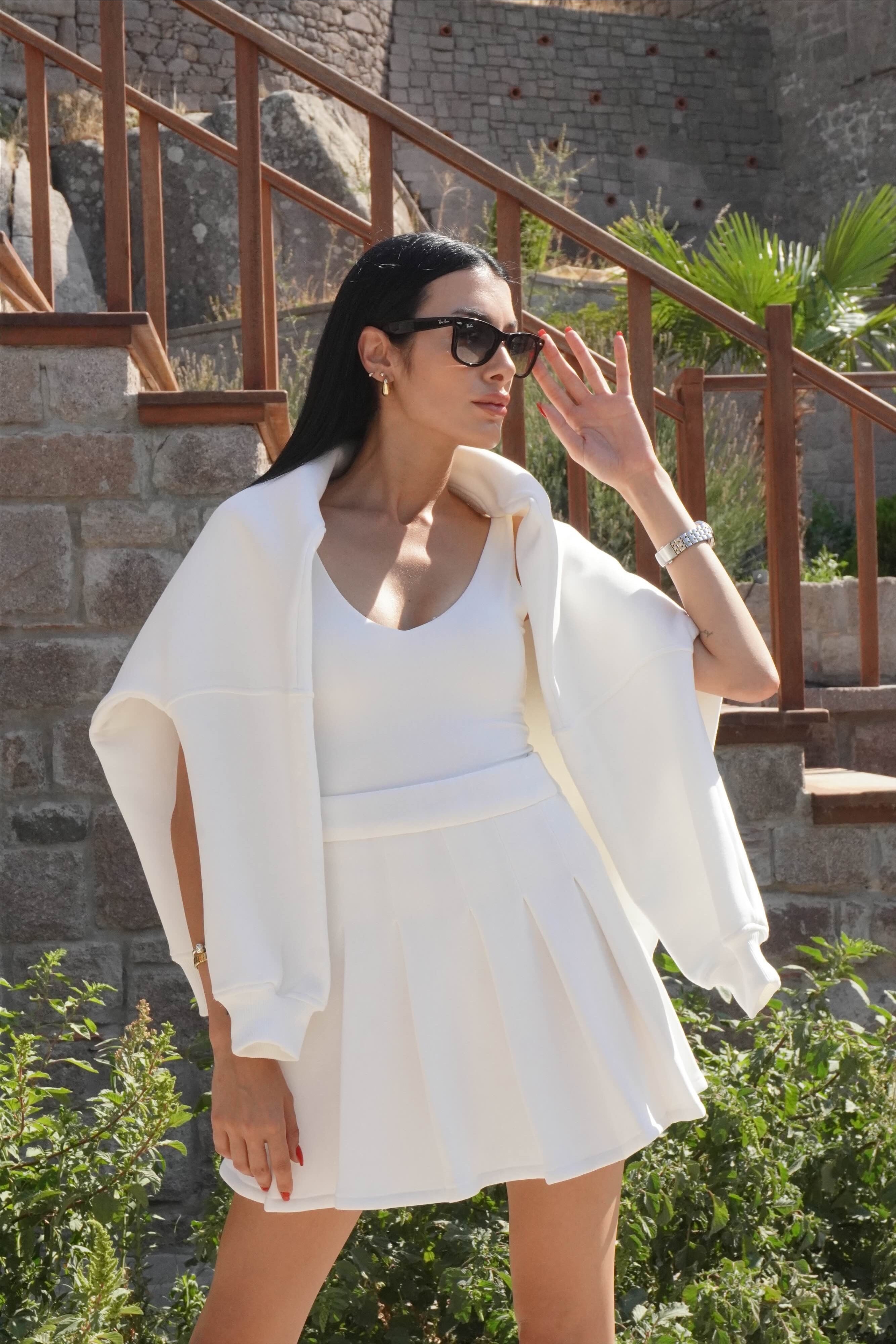 Oversize Beyaz Pileli Etek Takım
