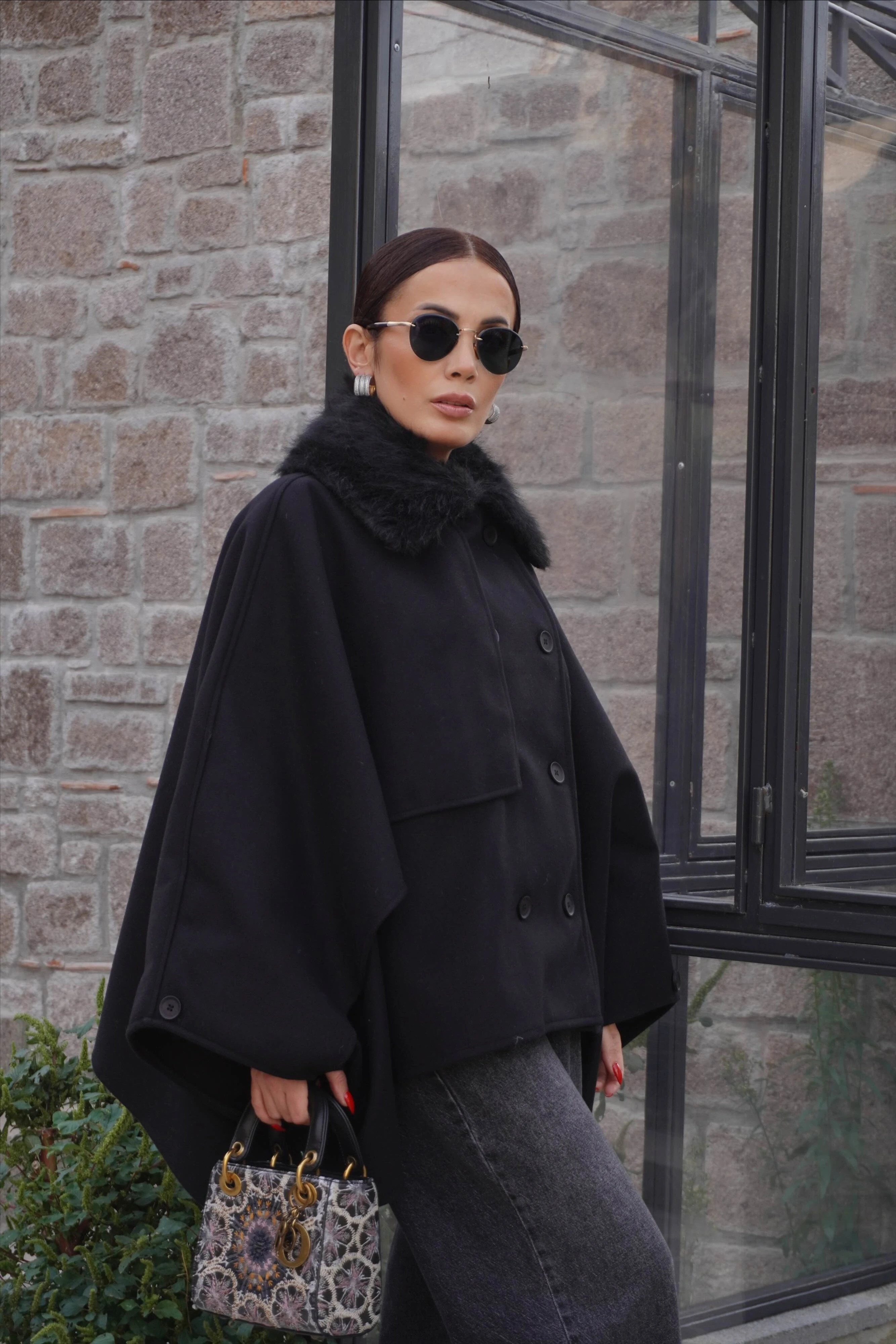 Portatif Kürk Yaka Kaşe Siyah Panço