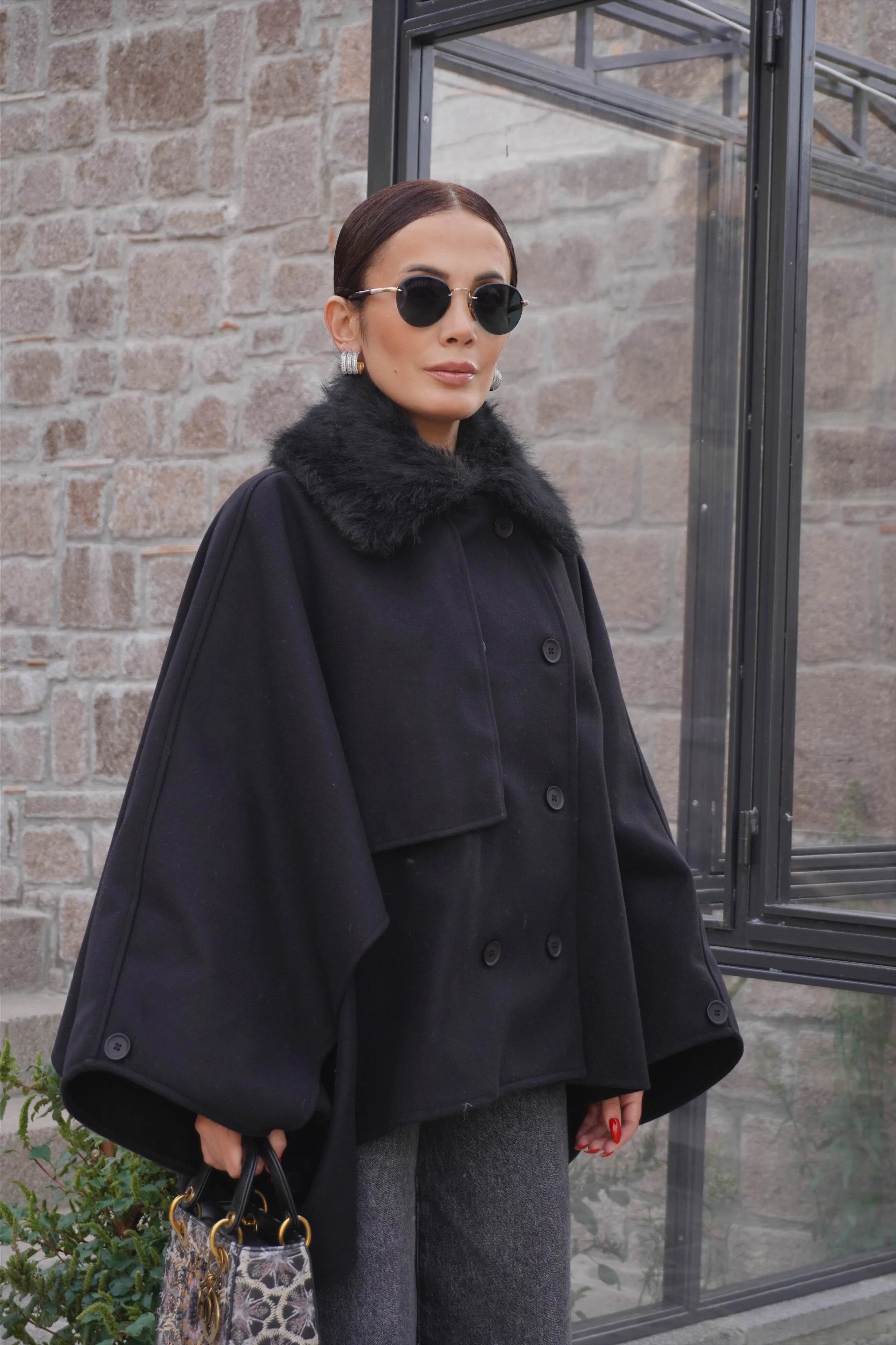 Portatif Kürk Yaka Kaşe Siyah Panço