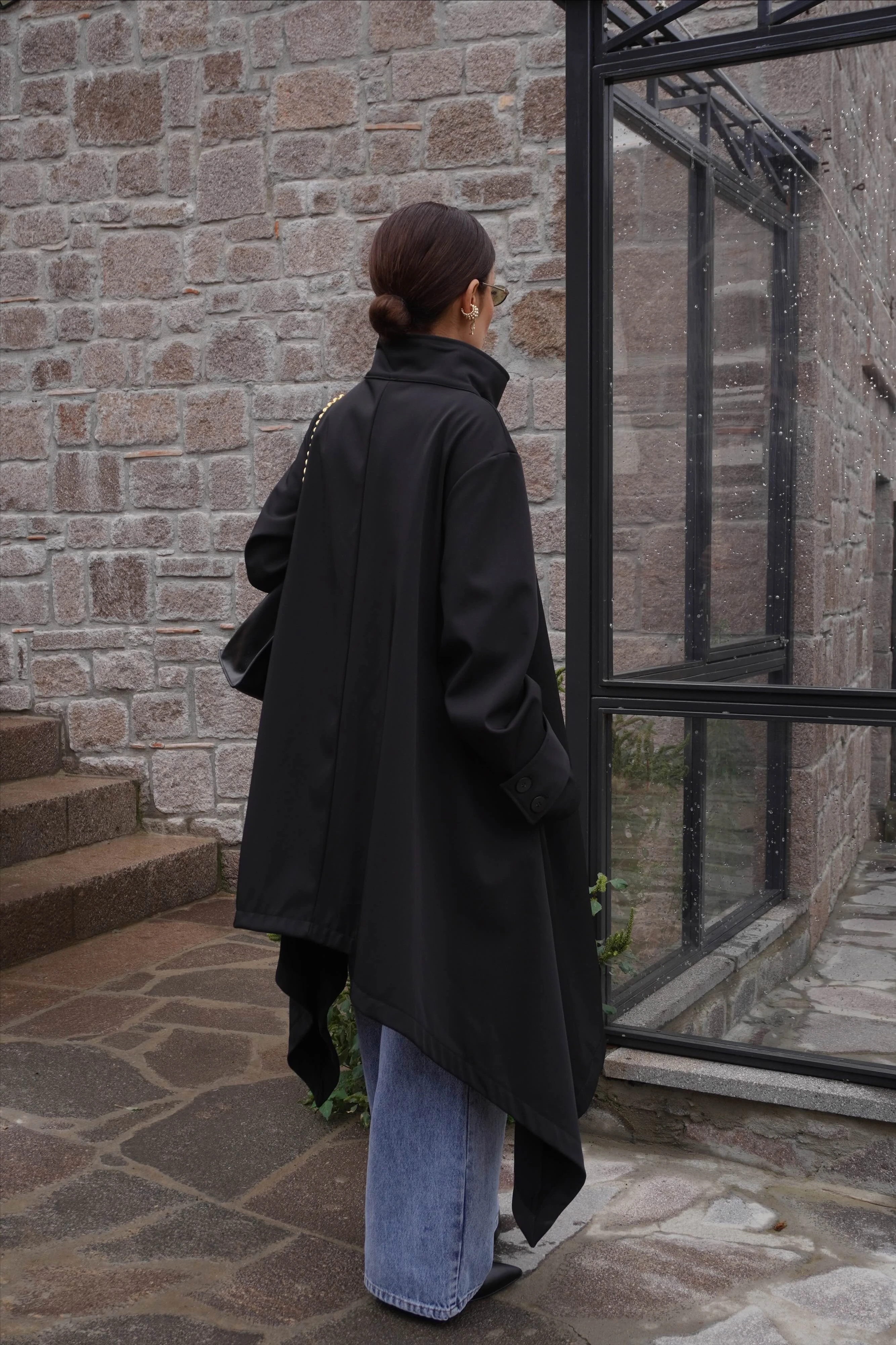 İthal Tasarım Asimetrik Kesim Siyah Trençkot 