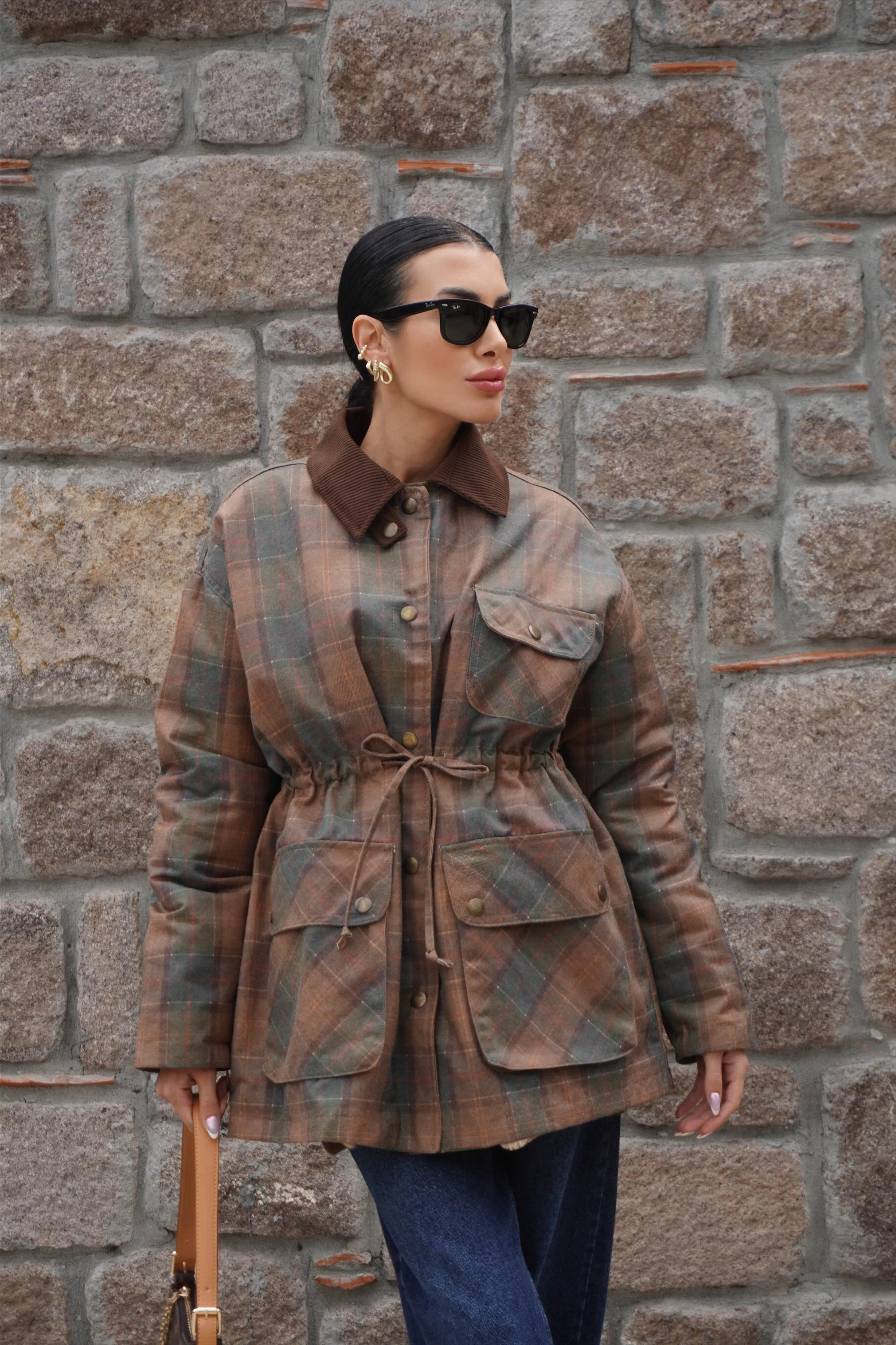 Belden Büzgülü İçi Kürklü Kısa Trenç 