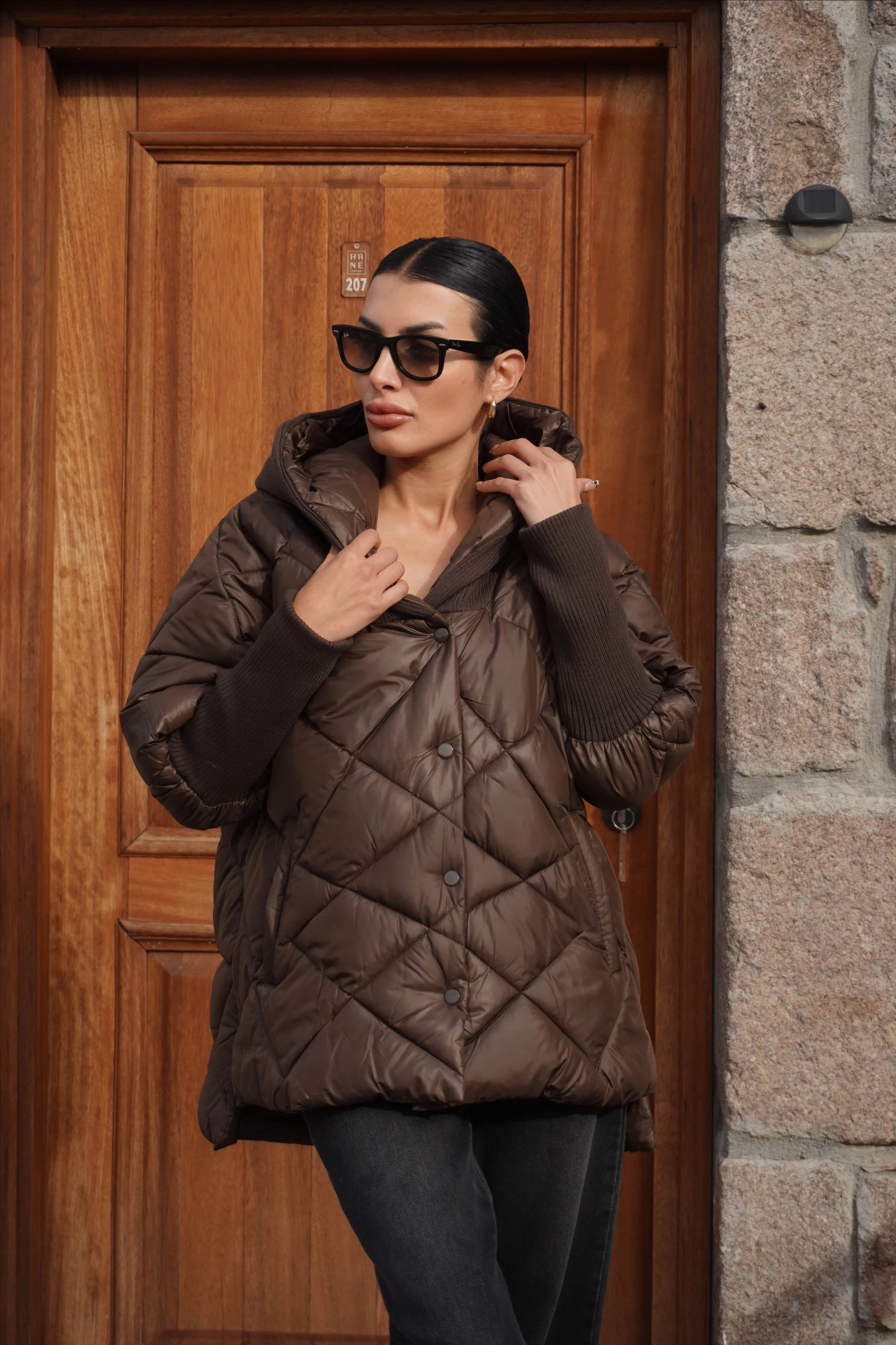 İthal Premium Kapitone Triko Kol Detaylı Kahverengi Şişme Mont 