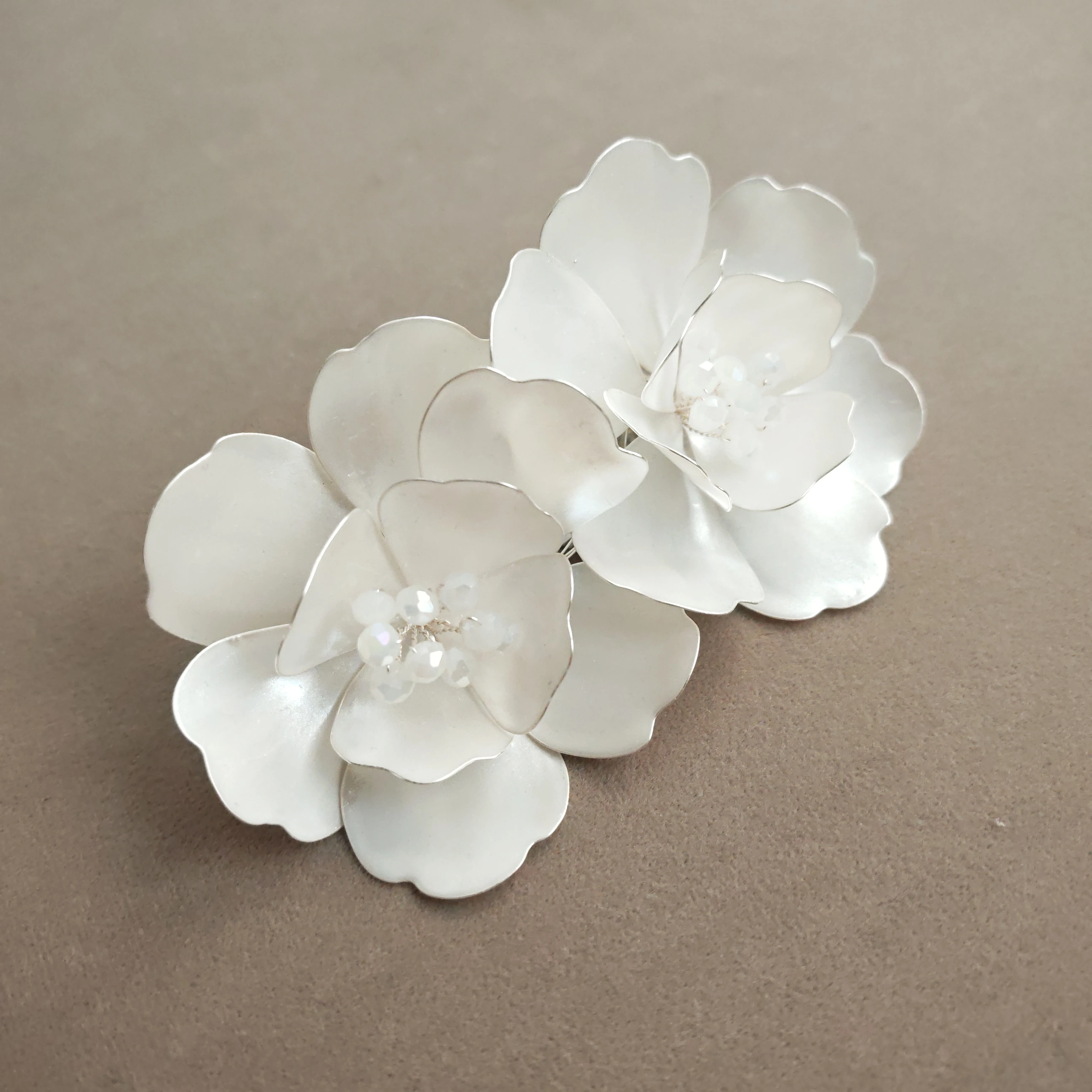 ELIS TARAKLI | Şeffaf Beyaz Çiçek Gelin Tokası