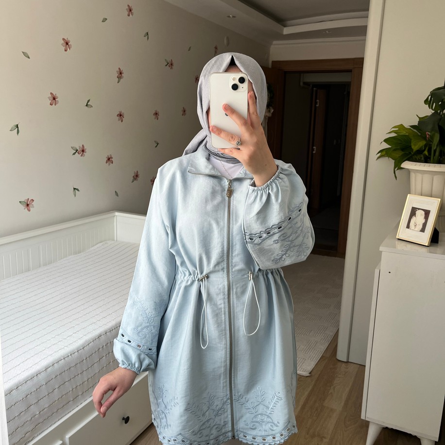 Nakış Detaylı Mavi Ceket