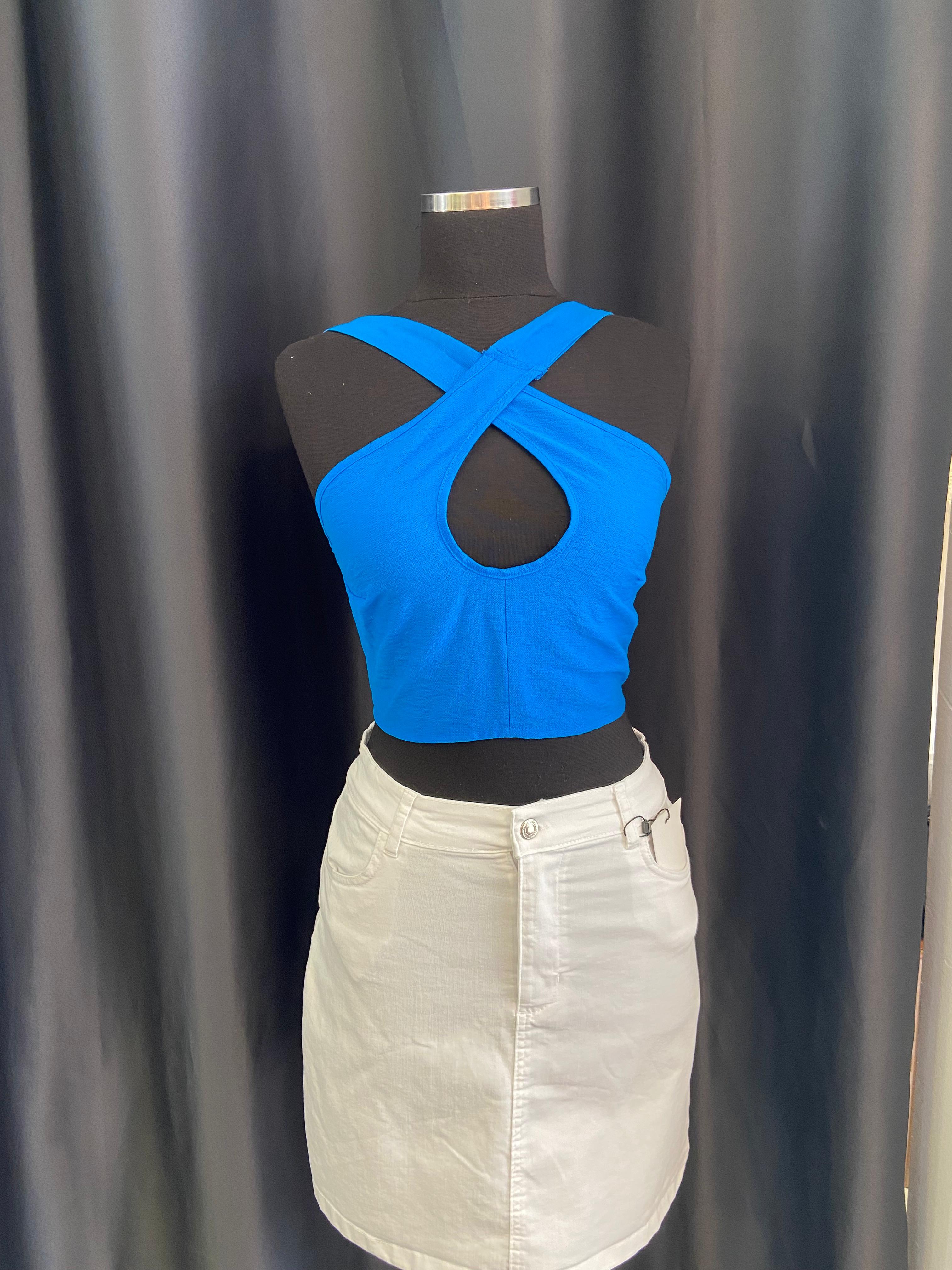 Önü dekolteli crop