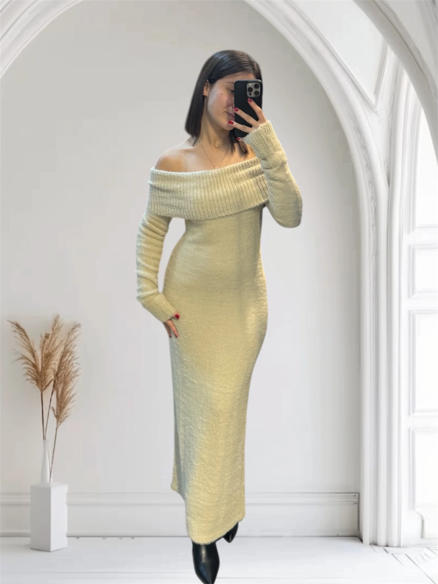 Krem Kayık Yaka Triko Elbise