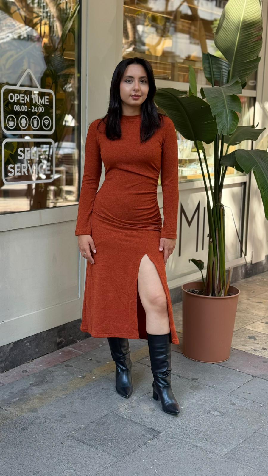 Turuncu Örgü Kumaş Yırtmaçlı Elbise 