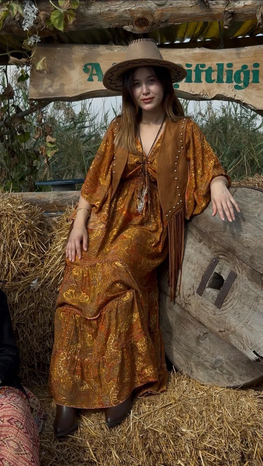 Kahverengi Saçaklı Yelek