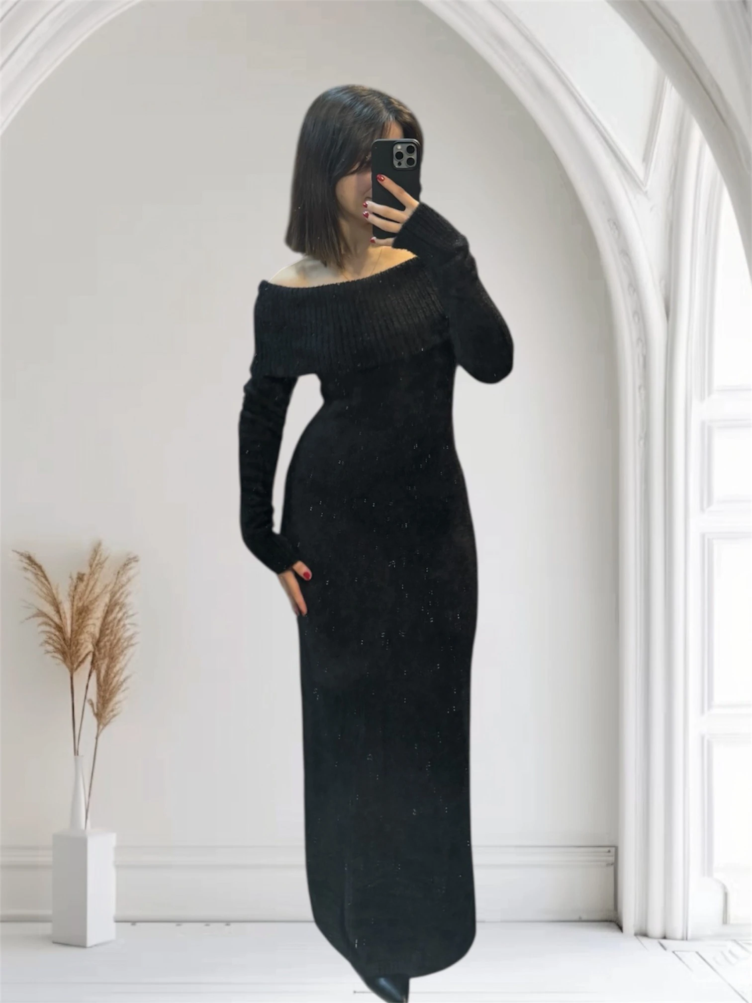 Siyah Kayık Kaya Triko Elbise