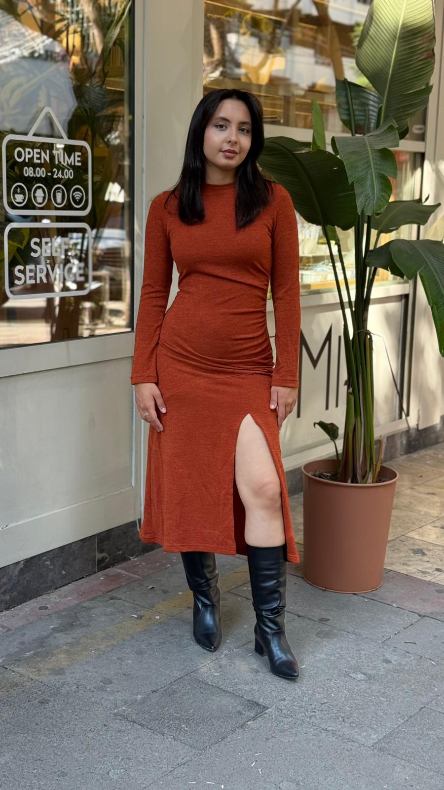 Turuncu Örgü Kumaş Yırtmaçlı Elbise 