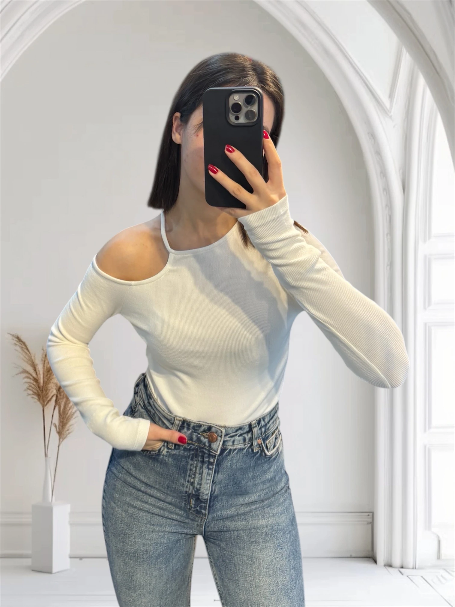 Beyaz omuz detaylı triko Bluz