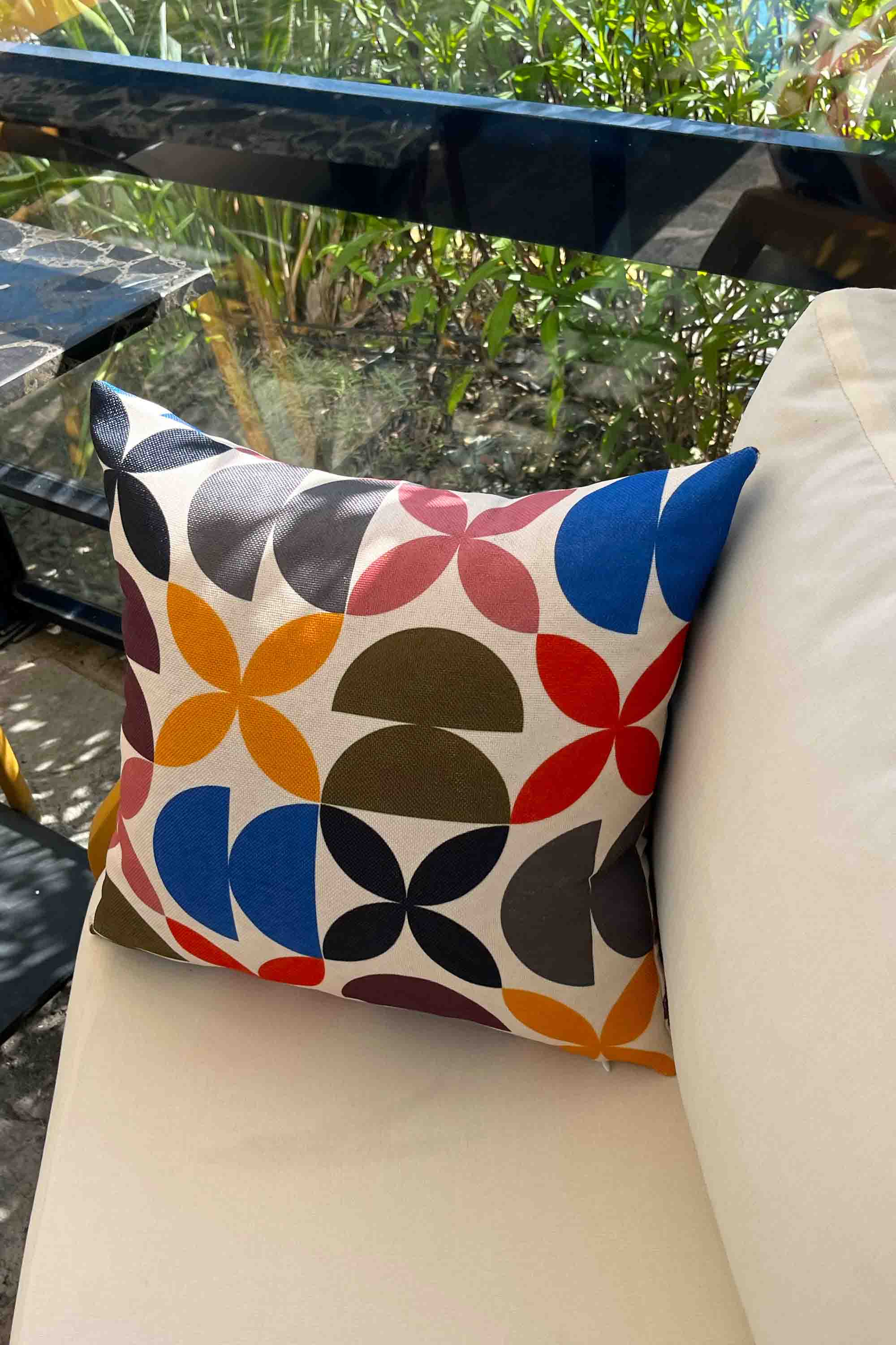 Retro Renkli Bauhaus Geometrik Desenli Kırlent Kılıfı 45x45 cm