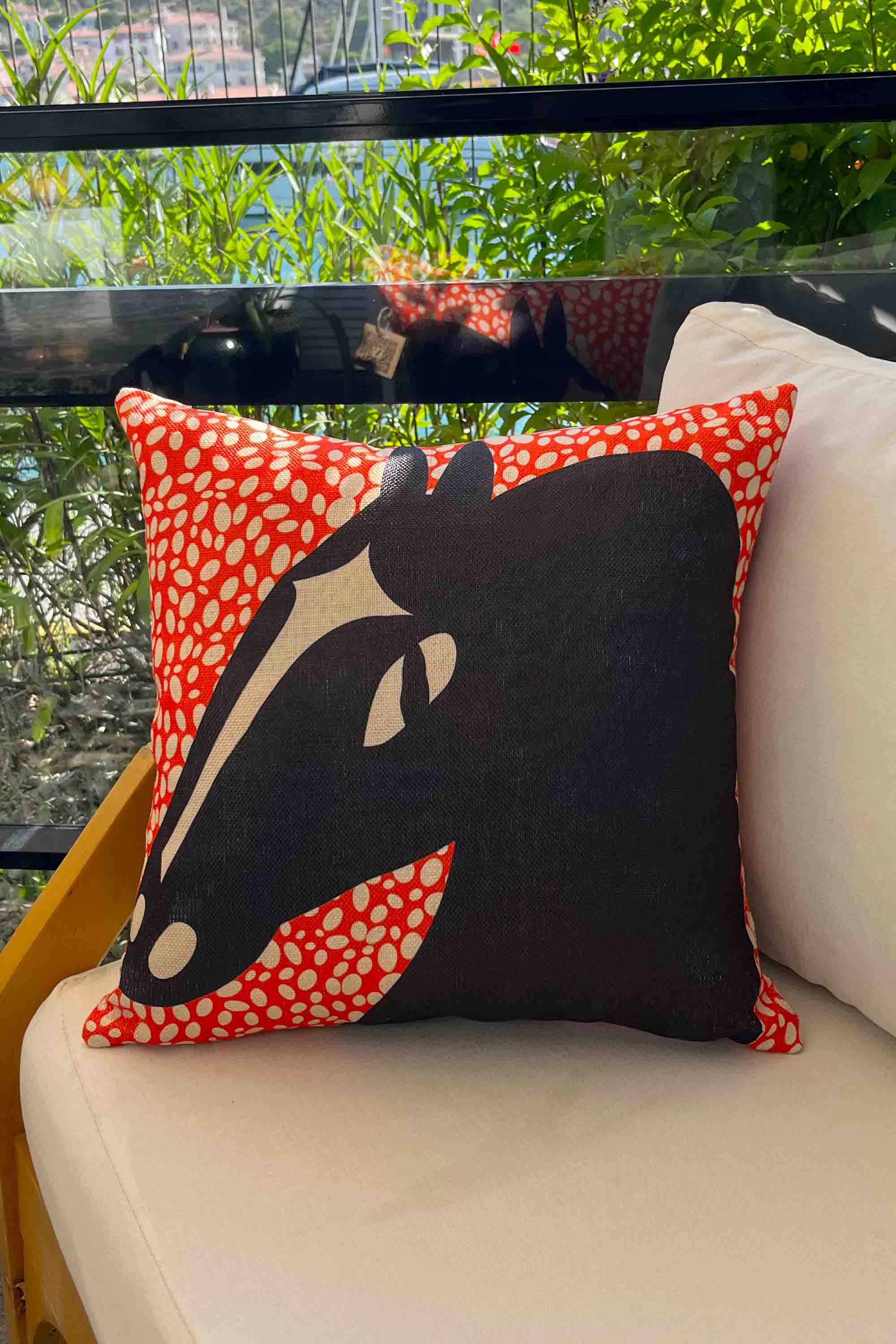 Soyut At Silüeti Desenli Kırlent Kılıfı 45x45 cm