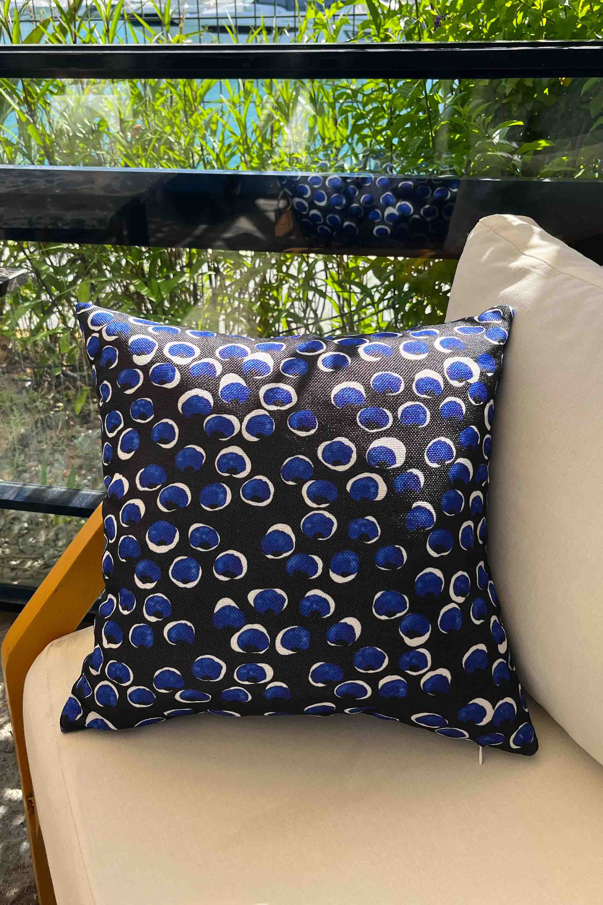 Mavi Yaban Mersini Desenli Kırlent Kılıfı 45x45 cm