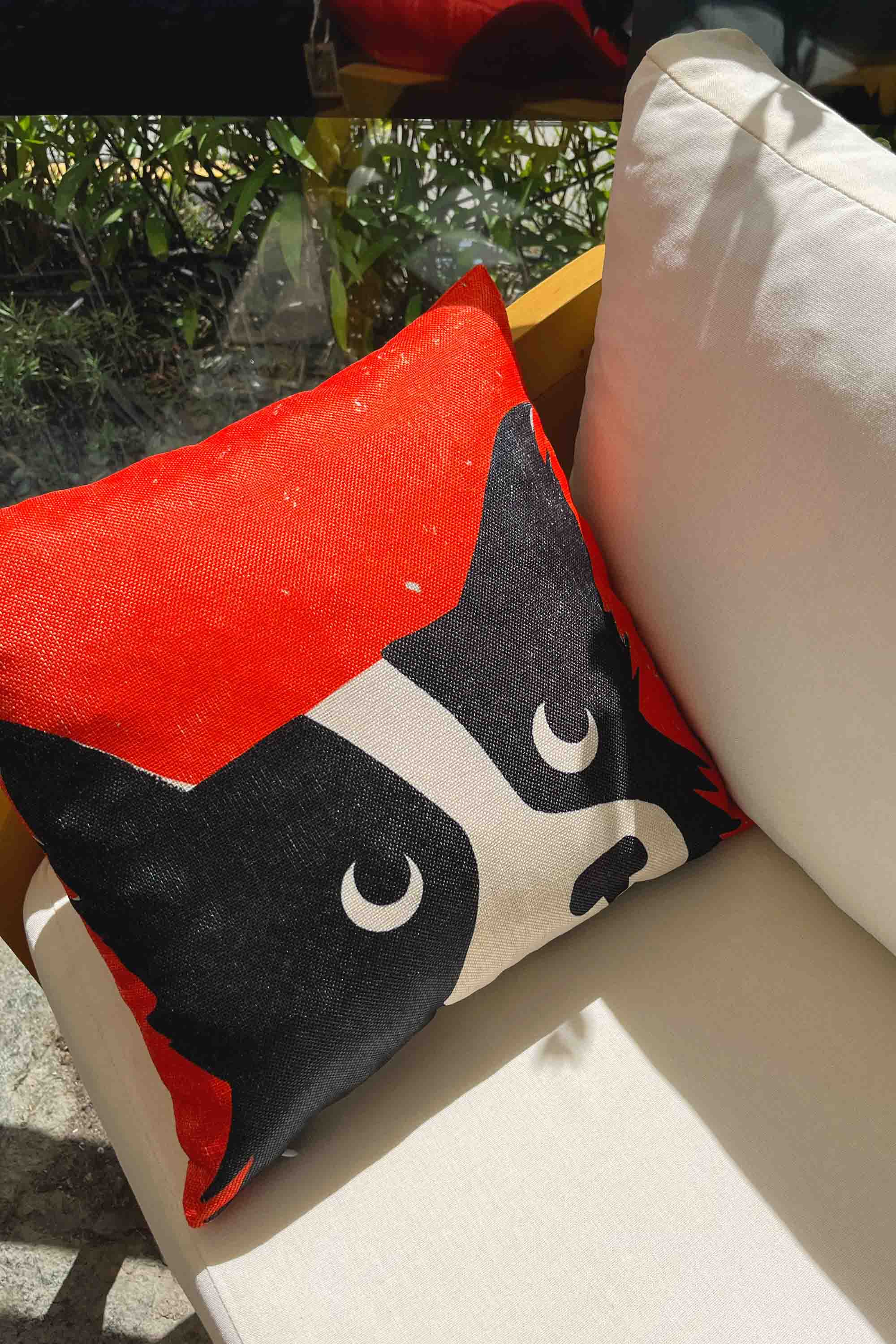 Sevimli Köpek Figürlü Kırlent Kılıfı 45x45 cm